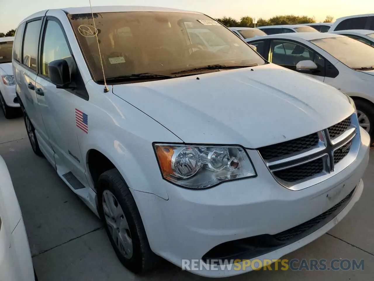 4 fotografías del automóvil dañado 2C7WDGBG4KR699730 DODGE CARAVAN 2019