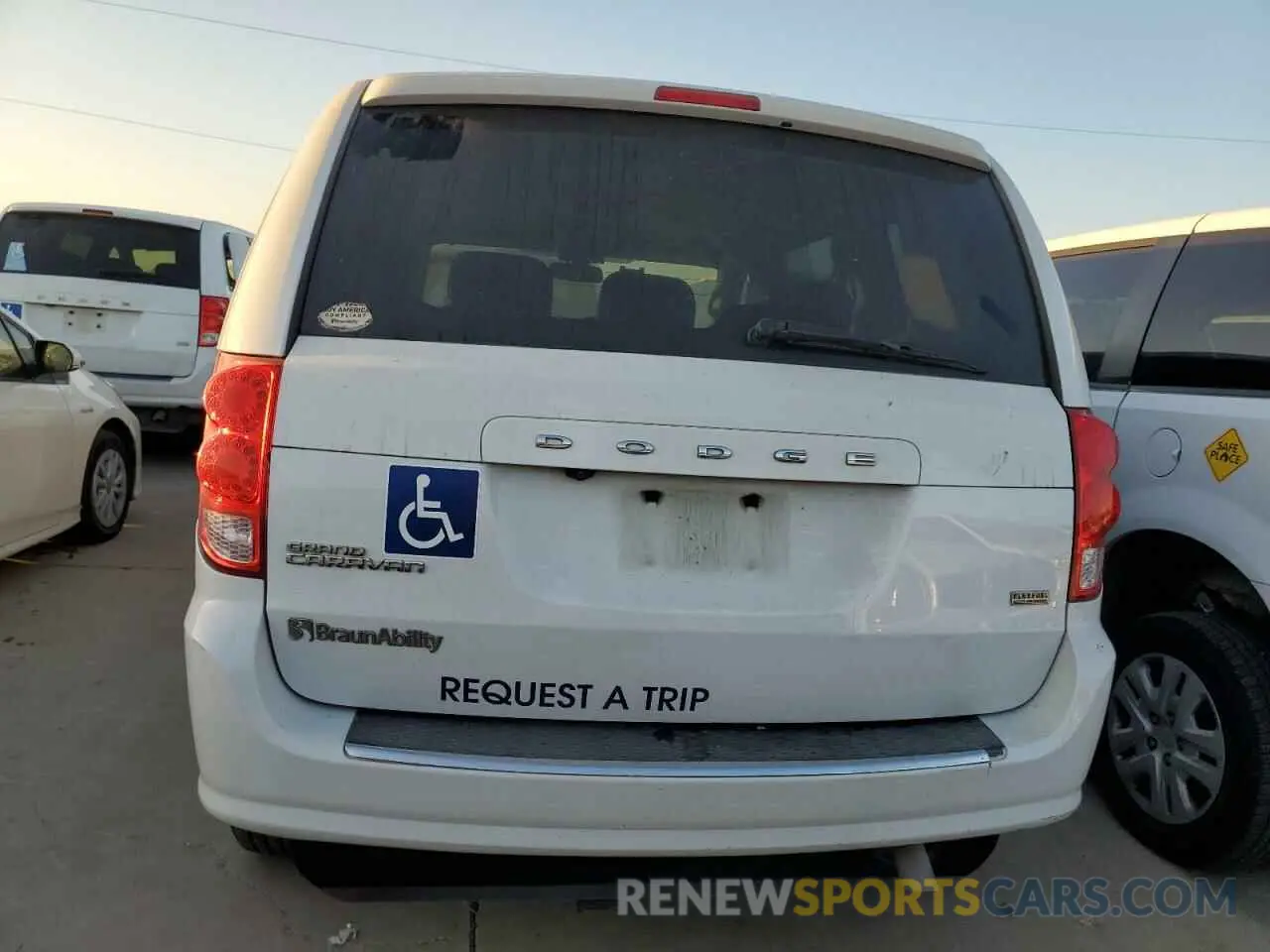 6 fotografías del automóvil dañado 2C7WDGBG4KR699730 DODGE CARAVAN 2019