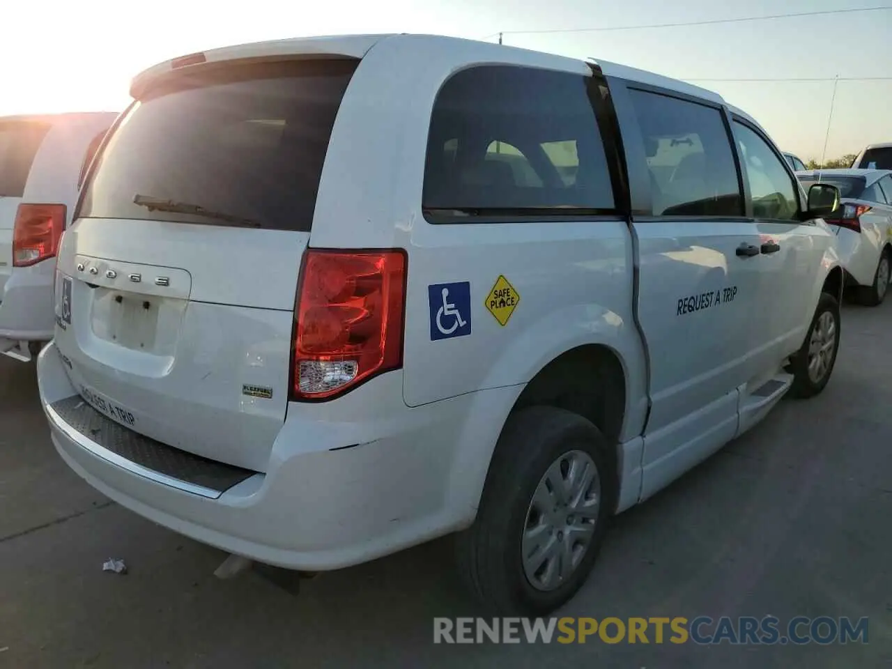3 fotografías del automóvil dañado 2C7WDGBG6KR728466 DODGE CARAVAN 2019
