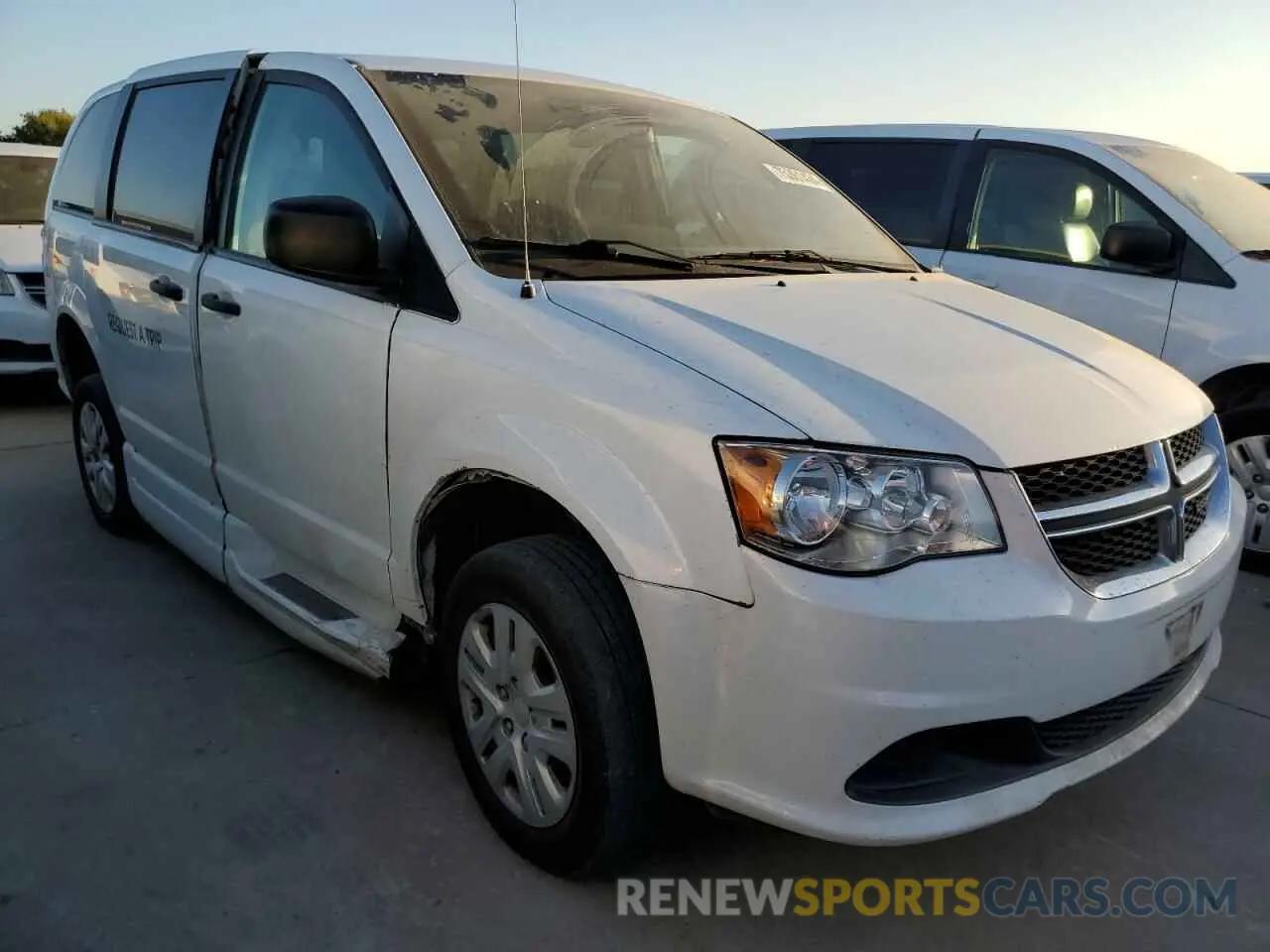 4 fotografías del automóvil dañado 2C7WDGBG6KR728466 DODGE CARAVAN 2019