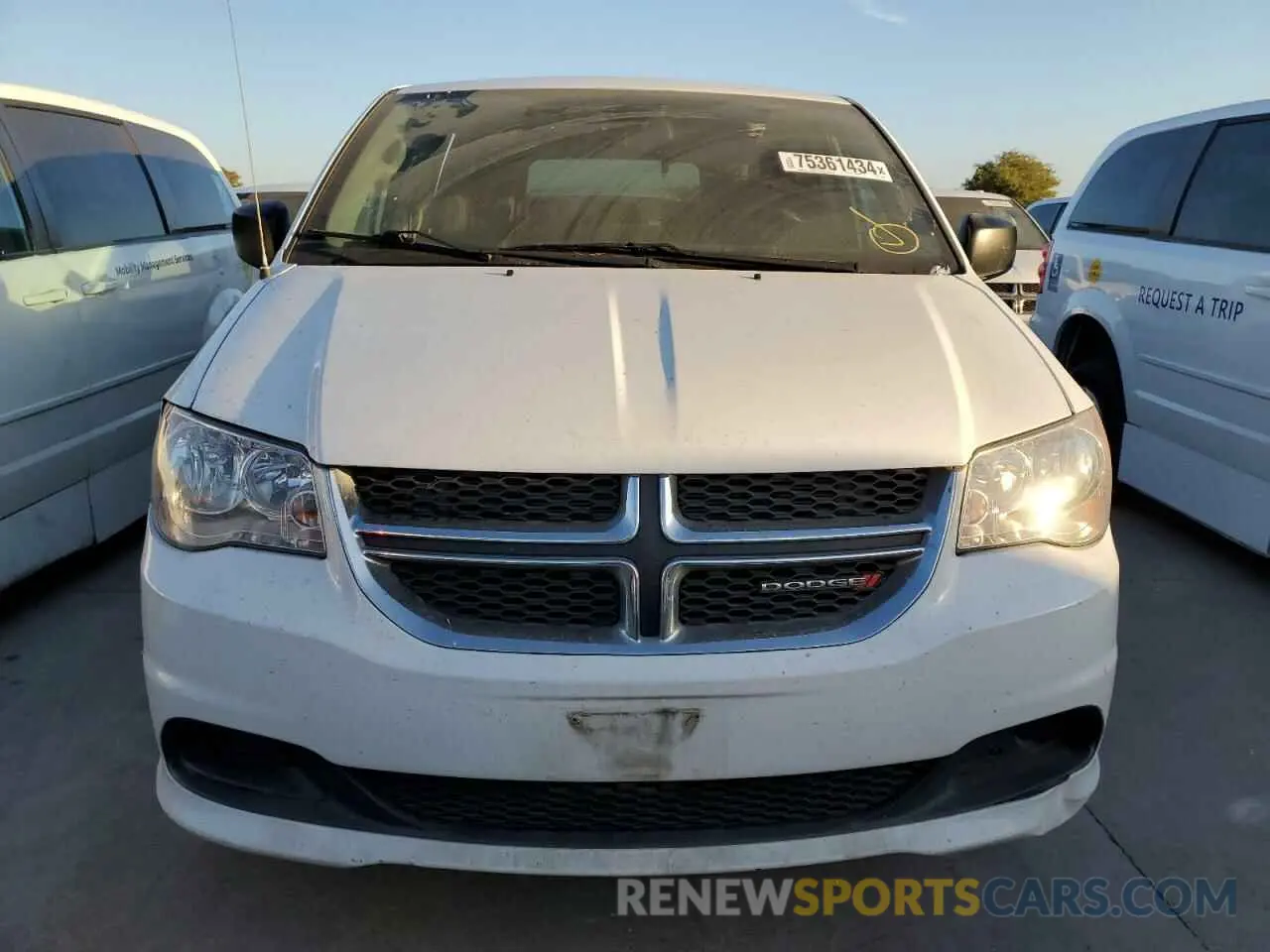 5 fotografías del automóvil dañado 2C7WDGBG6KR728466 DODGE CARAVAN 2019