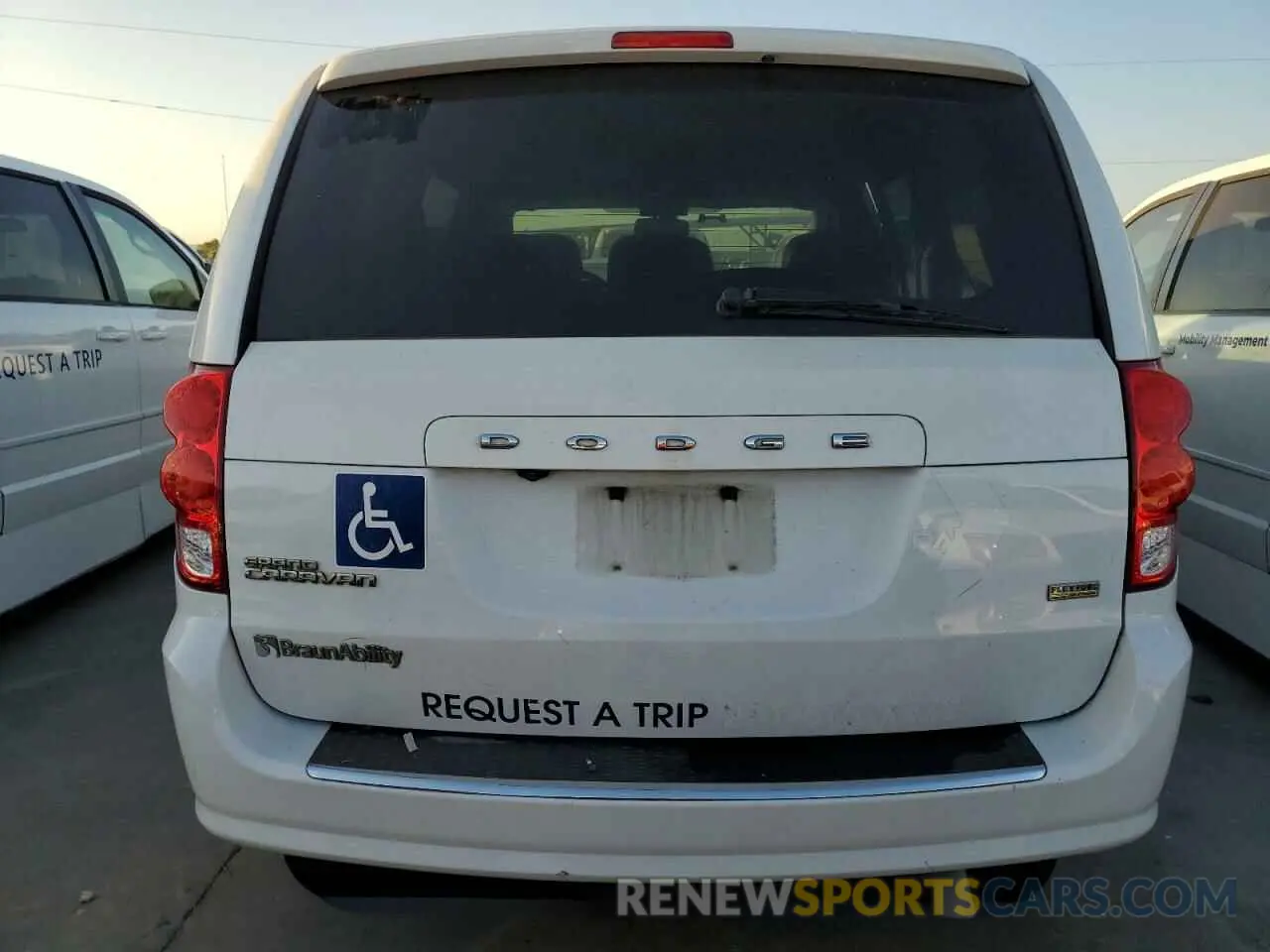 6 fotografías del automóvil dañado 2C7WDGBG6KR728466 DODGE CARAVAN 2019