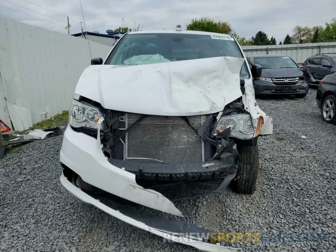 5 fotografías del automóvil dañado 2C7WDGBG6KR808382 DODGE CARAVAN 2019