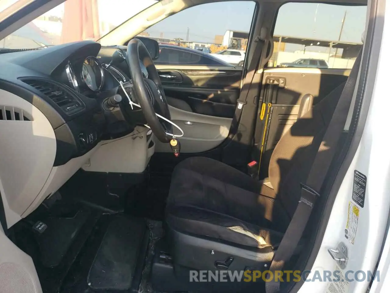 7 fotografías del automóvil dañado 2C7WDGBG7KR728475 DODGE CARAVAN 2019