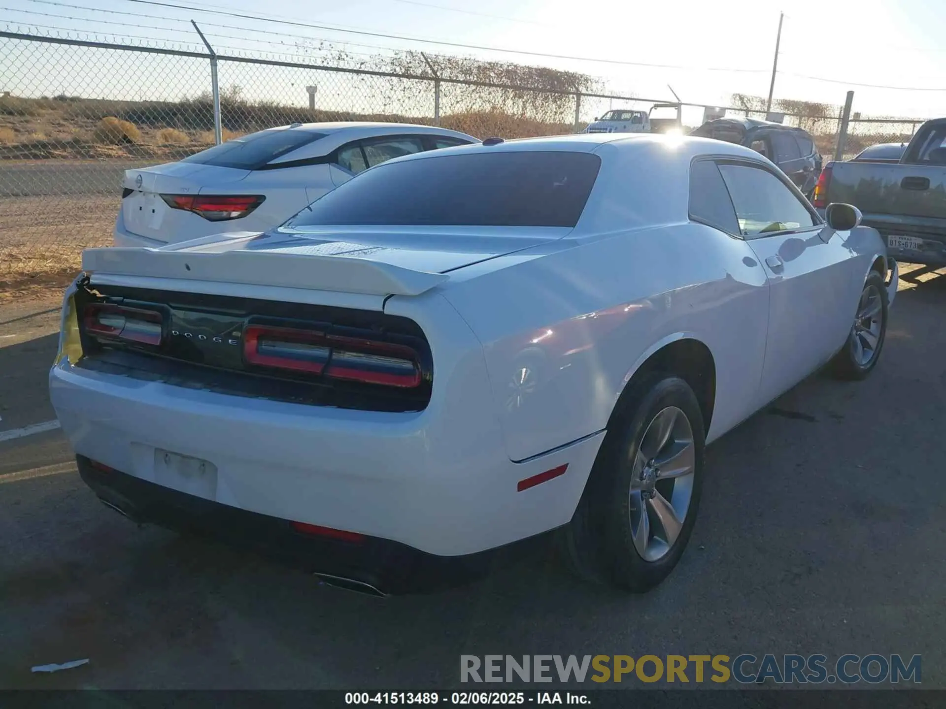 4 fotografías del automóvil dañado 2C3CDZAG2KH561708 DODGE CHALLENGER 2019