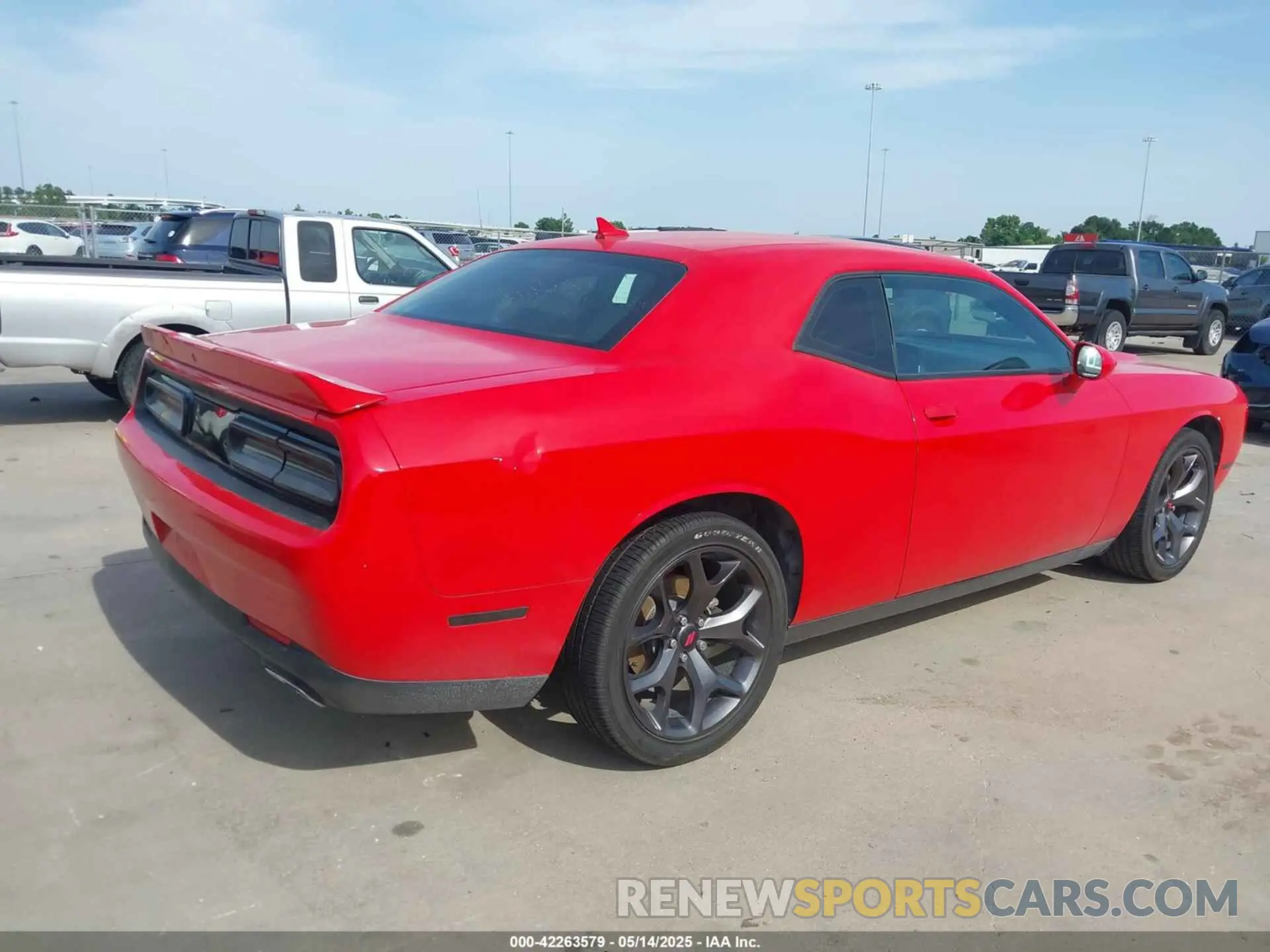4 fotografías del automóvil dañado 2C3CDZAG7KH634586 DODGE CHALLENGER 2019