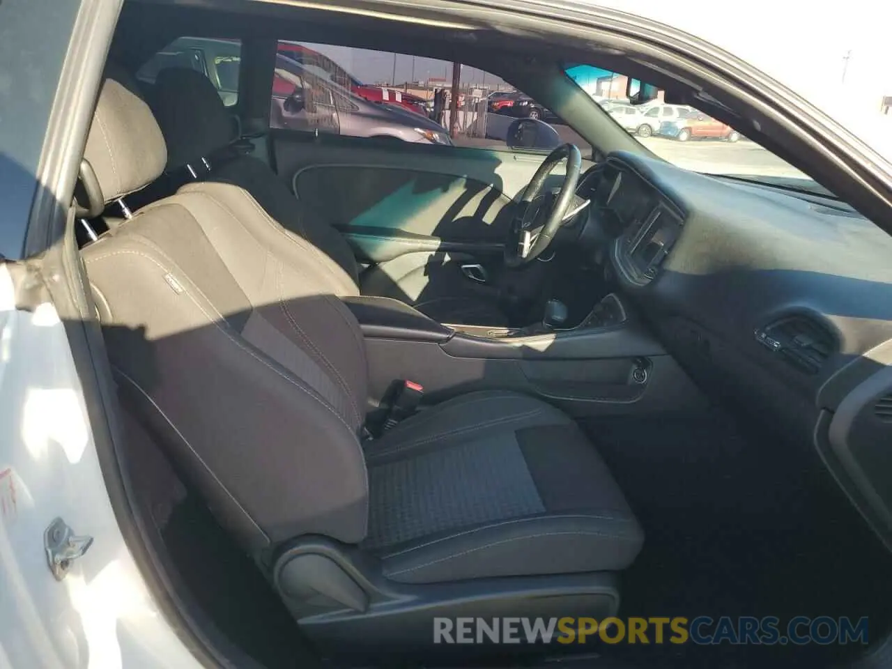 10 fotografías del automóvil dañado 2C3CDZAG8KH680086 DODGE CHALLENGER 2019