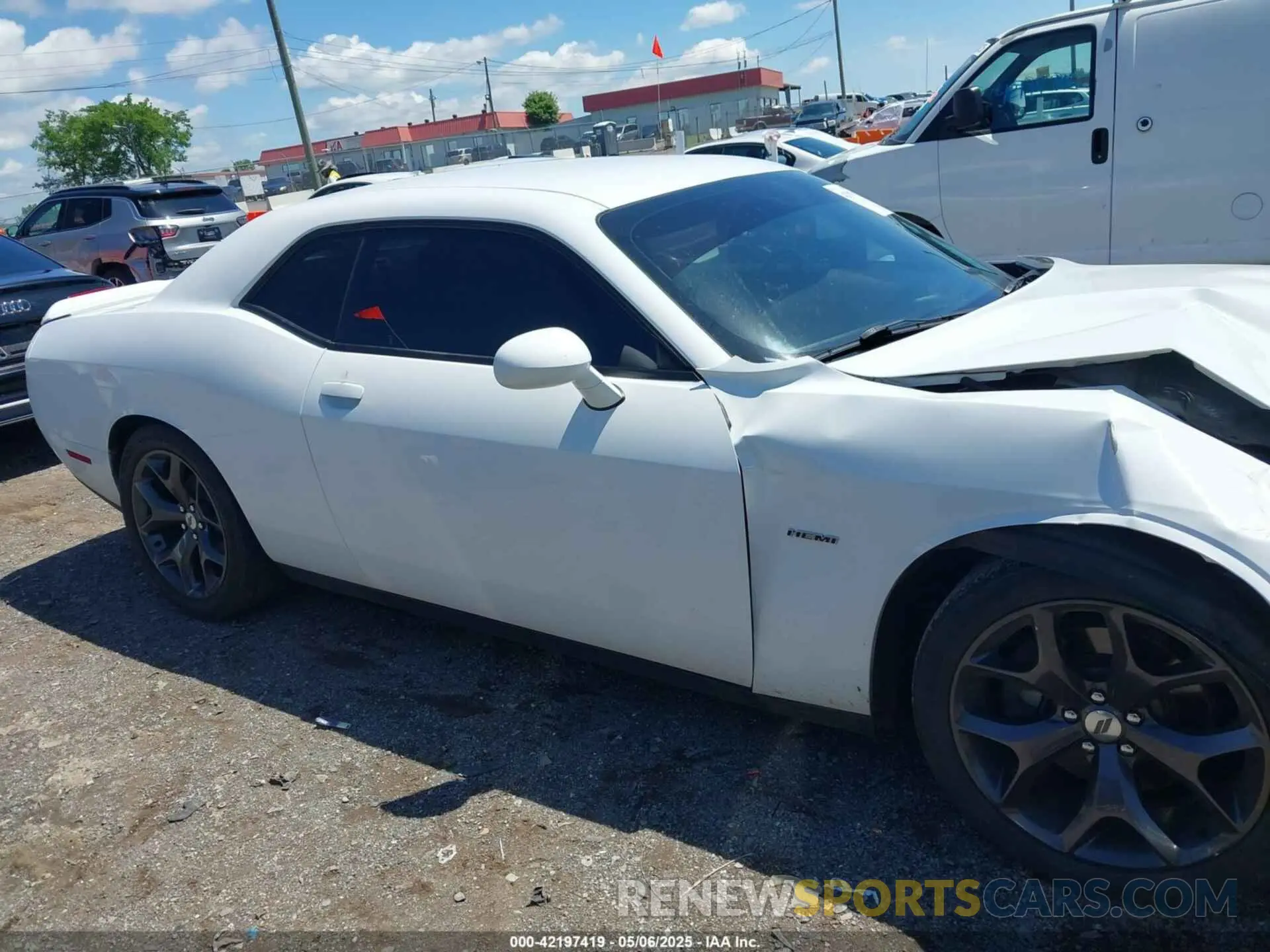 13 fotografías del automóvil dañado 2C3CDZBT1KH583498 DODGE CHALLENGER 2019