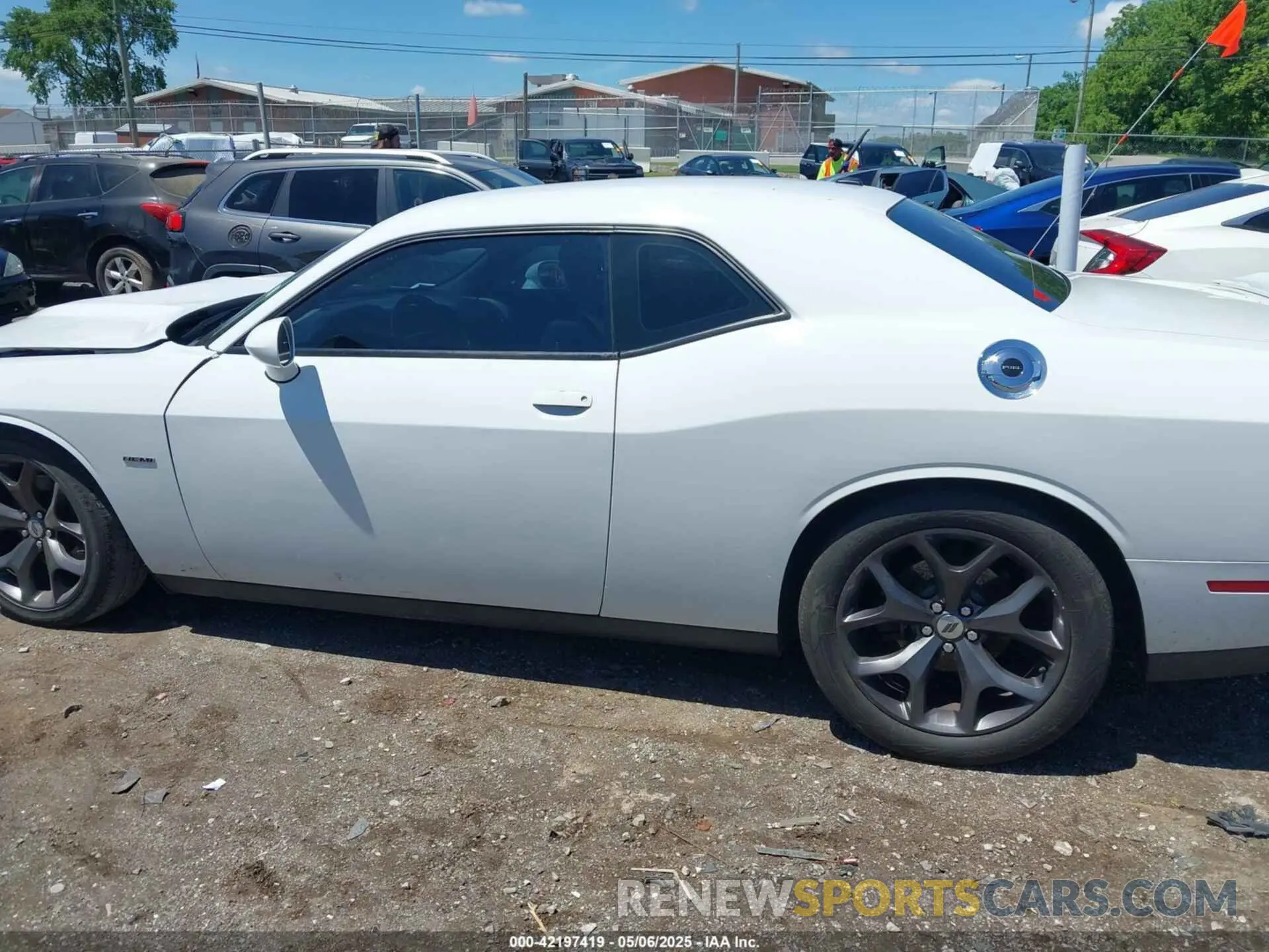 14 fotografías del automóvil dañado 2C3CDZBT1KH583498 DODGE CHALLENGER 2019