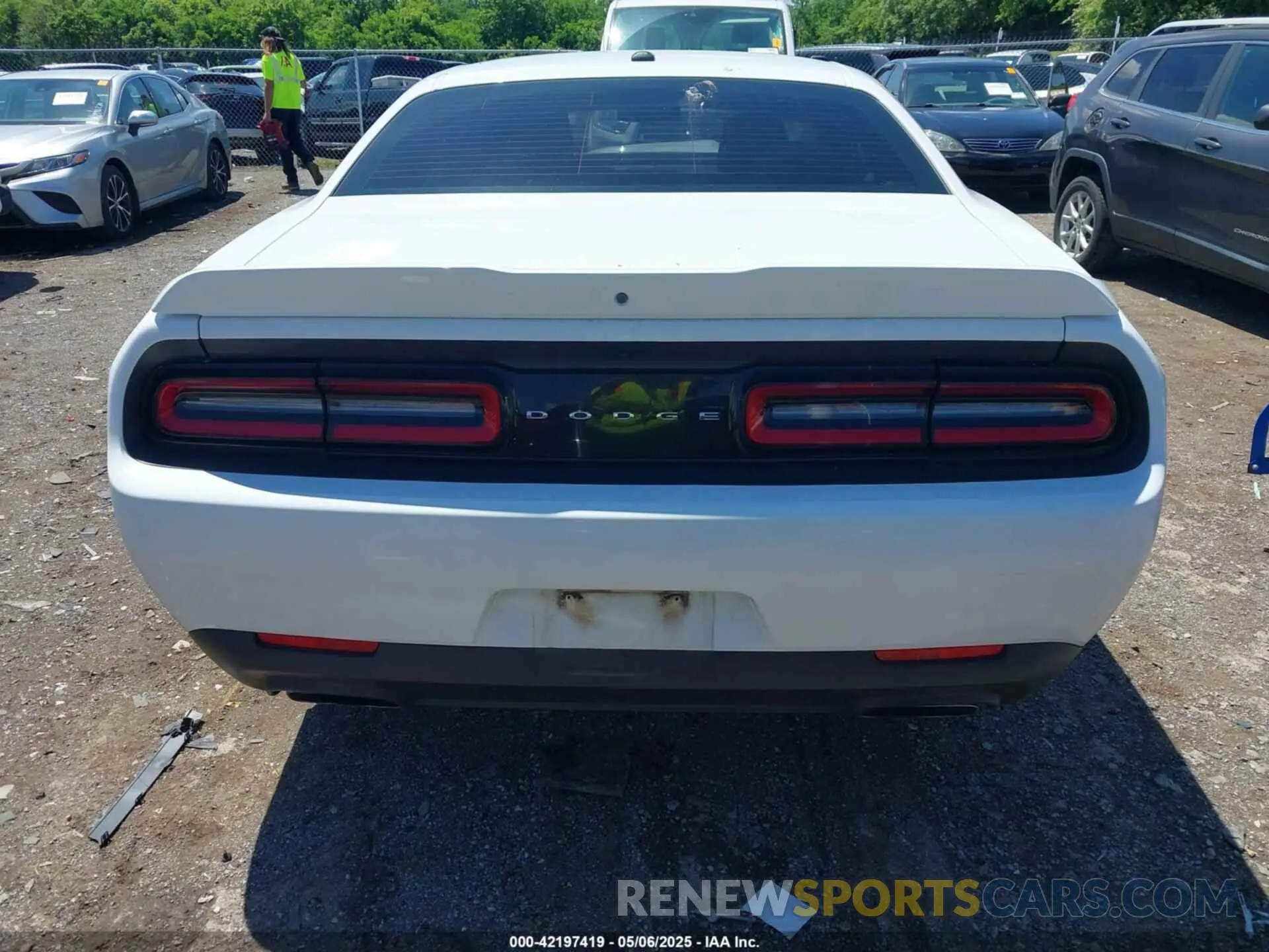 16 fotografías del automóvil dañado 2C3CDZBT1KH583498 DODGE CHALLENGER 2019