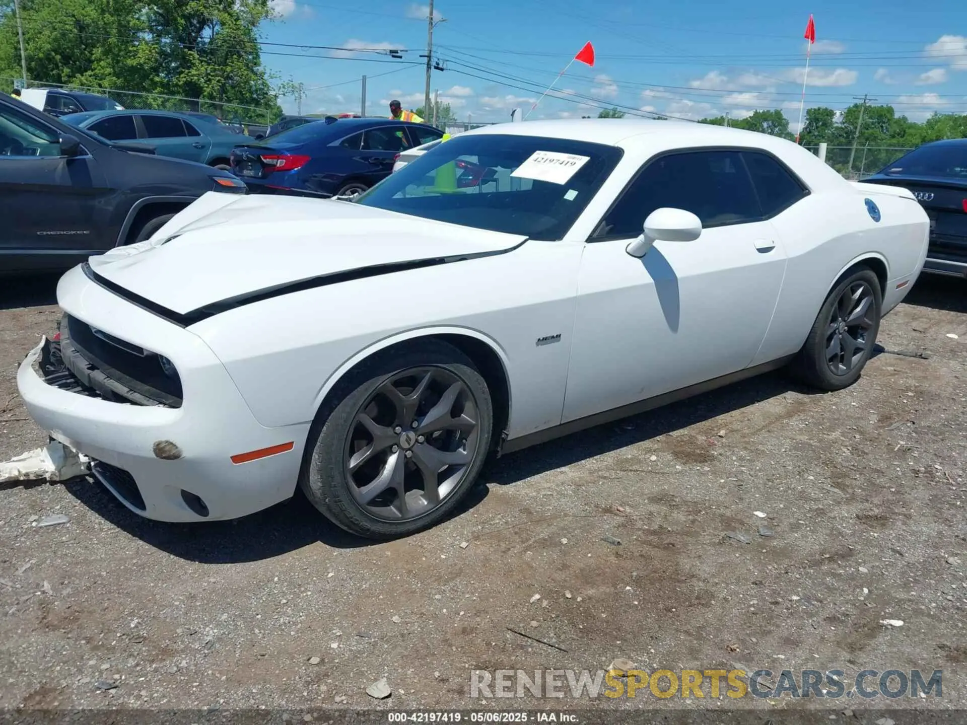 2 fotografías del automóvil dañado 2C3CDZBT1KH583498 DODGE CHALLENGER 2019