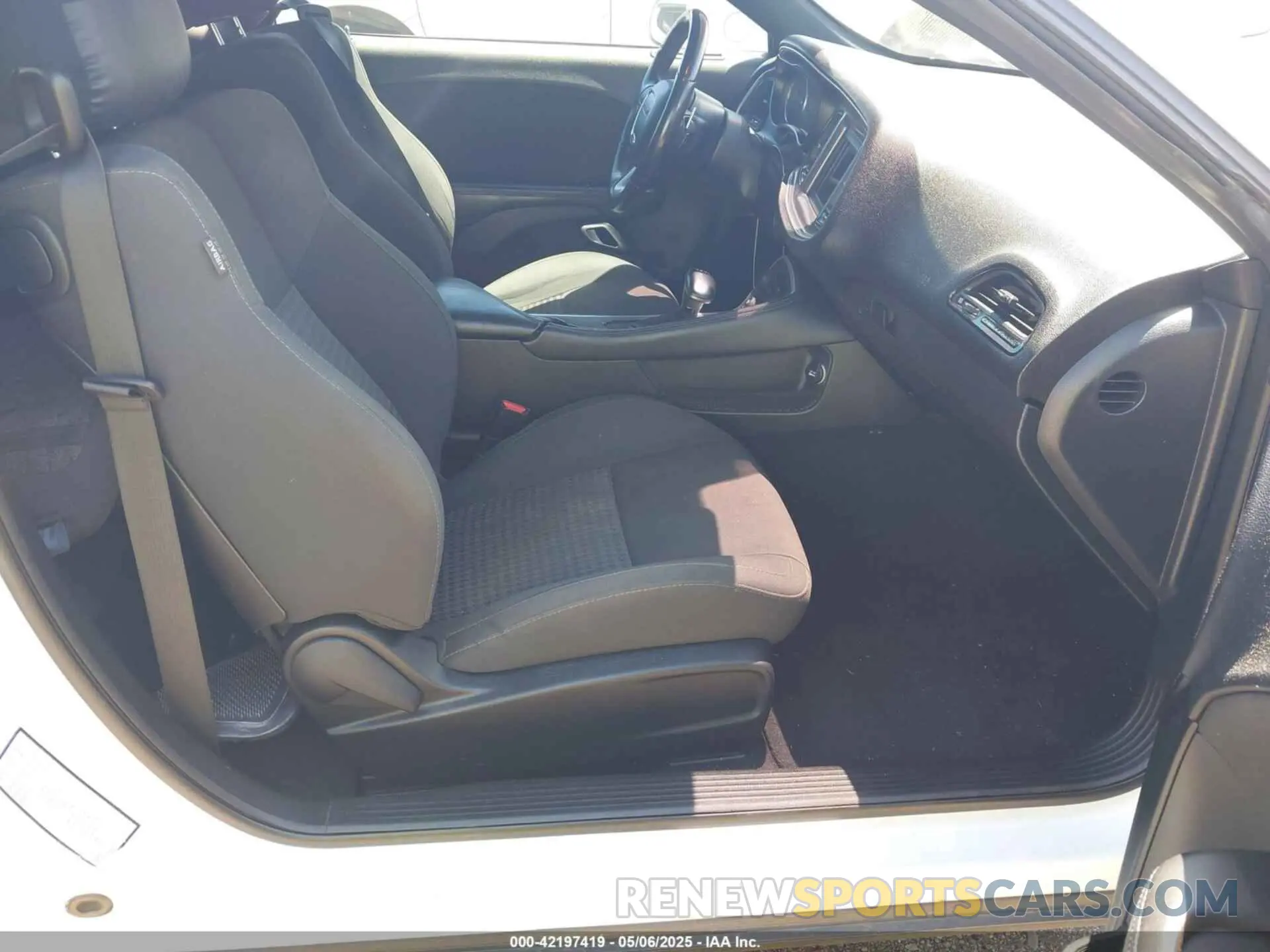 5 fotografías del automóvil dañado 2C3CDZBT1KH583498 DODGE CHALLENGER 2019