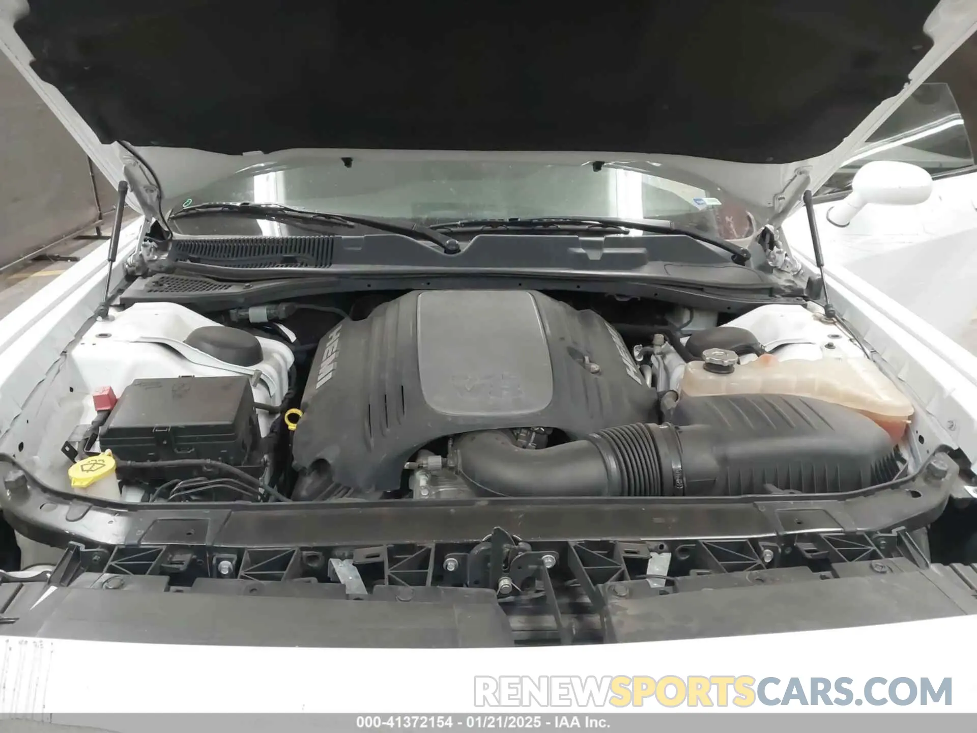 10 fotografías del automóvil dañado 2C3CDZBT5KH573606 DODGE CHALLENGER 2019