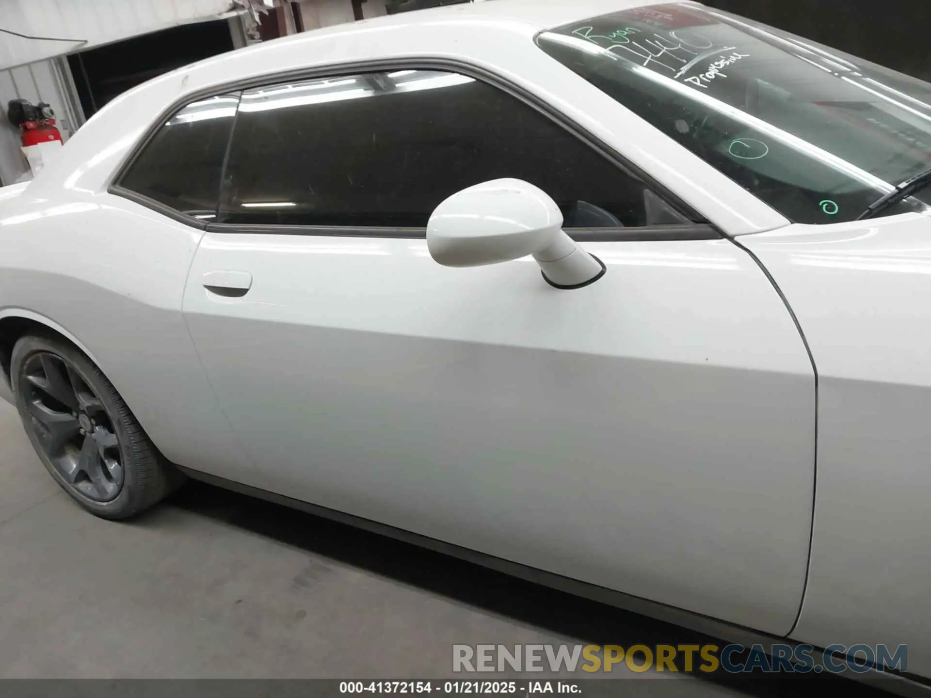 13 fotografías del automóvil dañado 2C3CDZBT5KH573606 DODGE CHALLENGER 2019