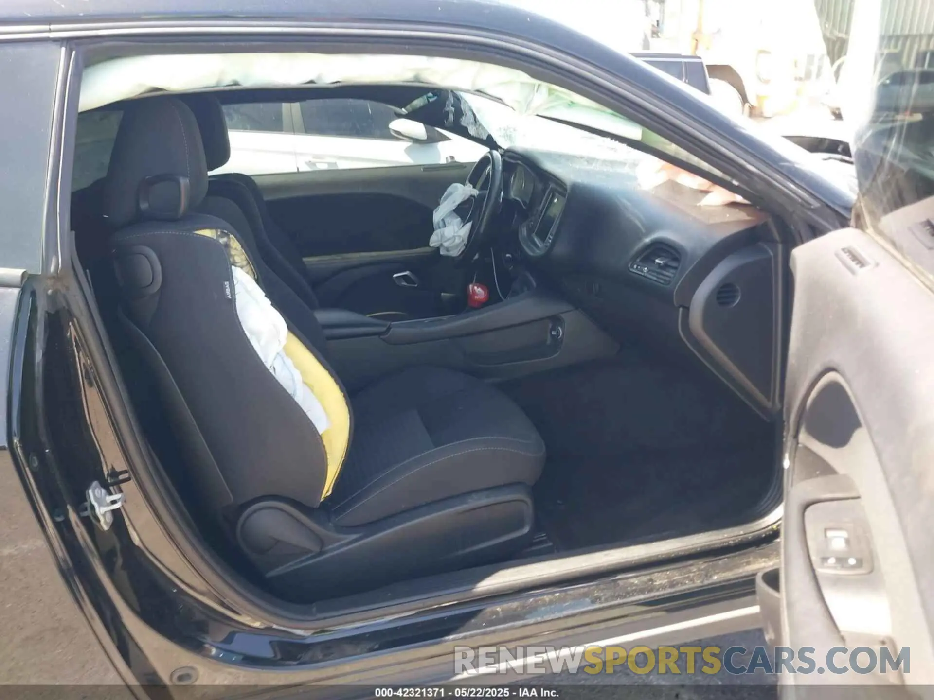 5 fotografías del automóvil dañado 2C3CDZBT8KH574054 DODGE CHALLENGER 2019
