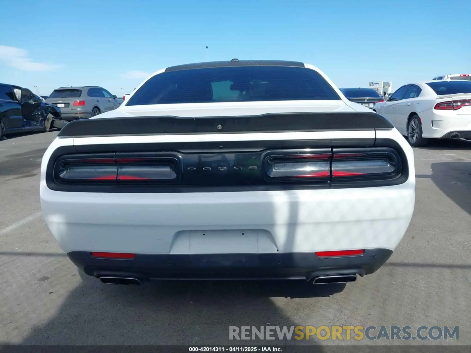 16 fotografías del automóvil dañado 2C3CDZBT9KH629546 DODGE CHALLENGER 2019