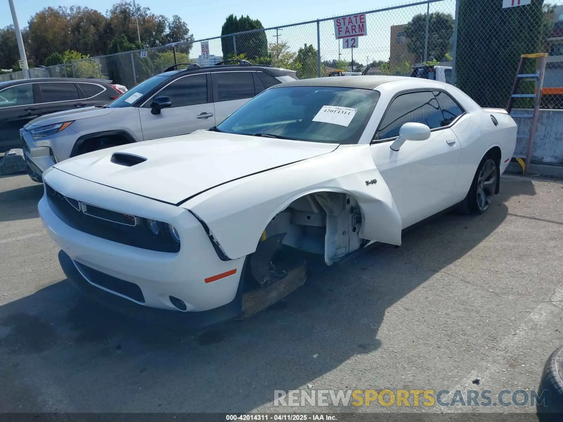 2 fotografías del automóvil dañado 2C3CDZBT9KH629546 DODGE CHALLENGER 2019
