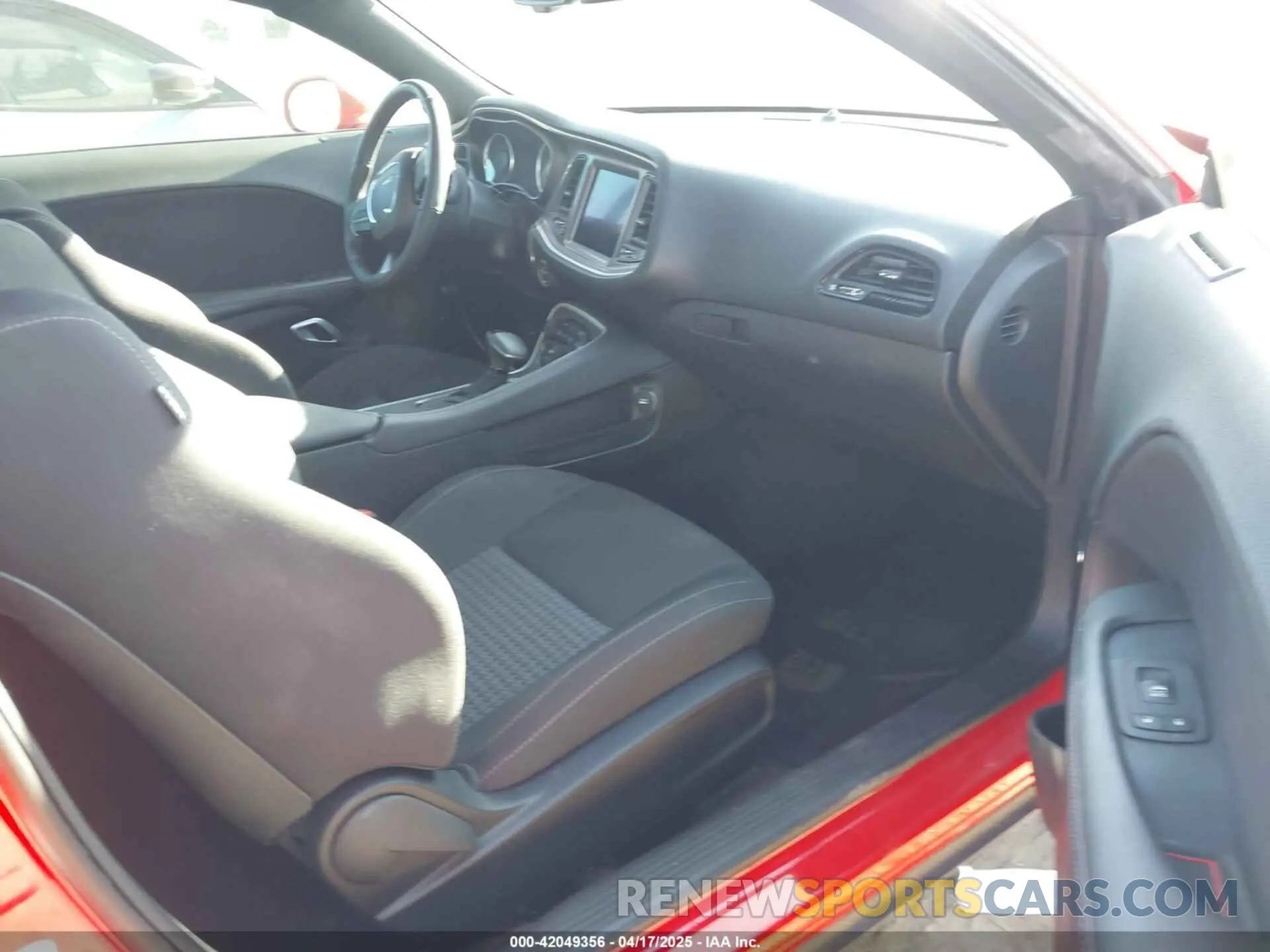 5 fotografías del automóvil dañado 2C3CDZFJ2KH570865 DODGE CHALLENGER 2019