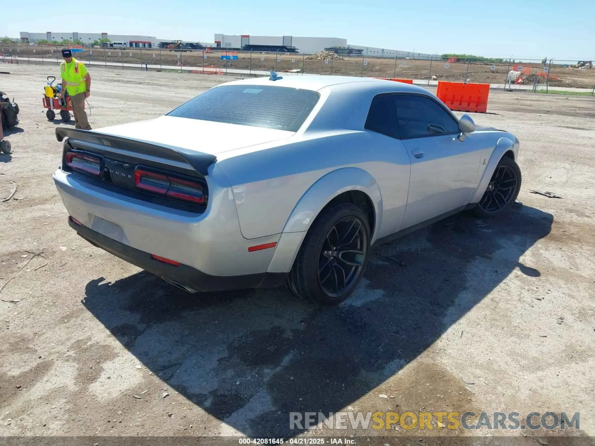 4 fotografías del automóvil dañado 2C3CDZFJ3KH625596 DODGE CHALLENGER 2019