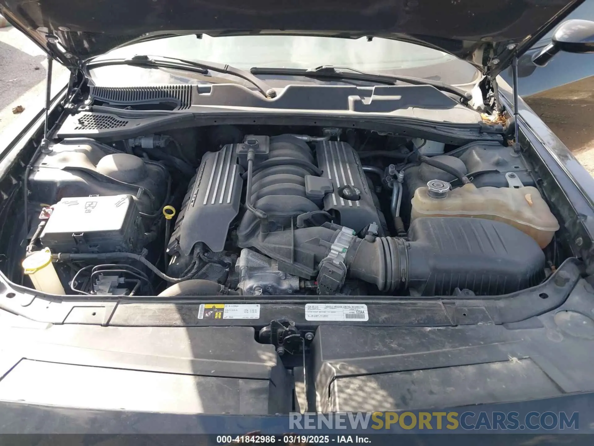 10 fotografías del automóvil dañado 2C3CDZFJ4KH618527 DODGE CHALLENGER 2019