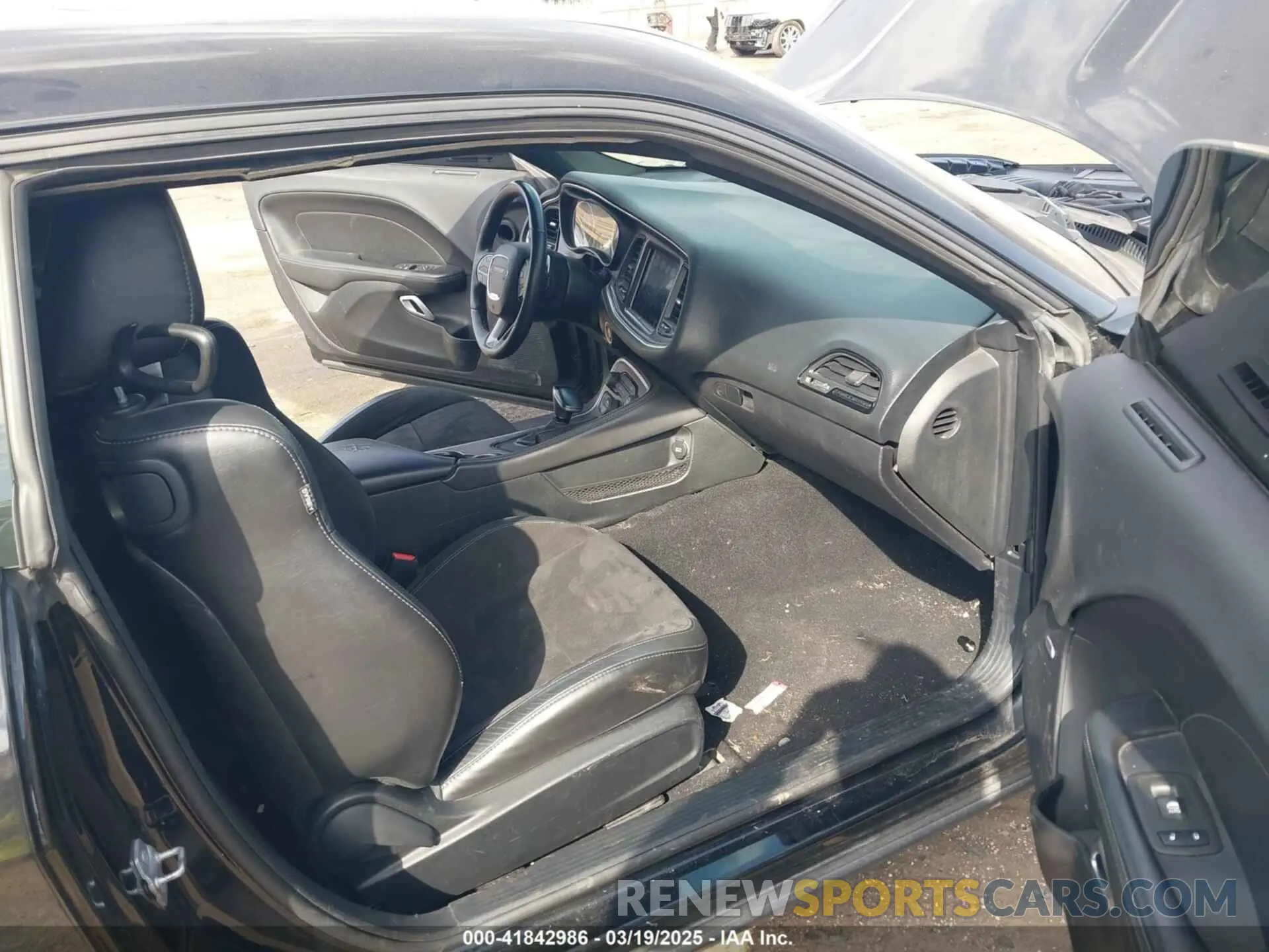 5 fotografías del automóvil dañado 2C3CDZFJ4KH618527 DODGE CHALLENGER 2019