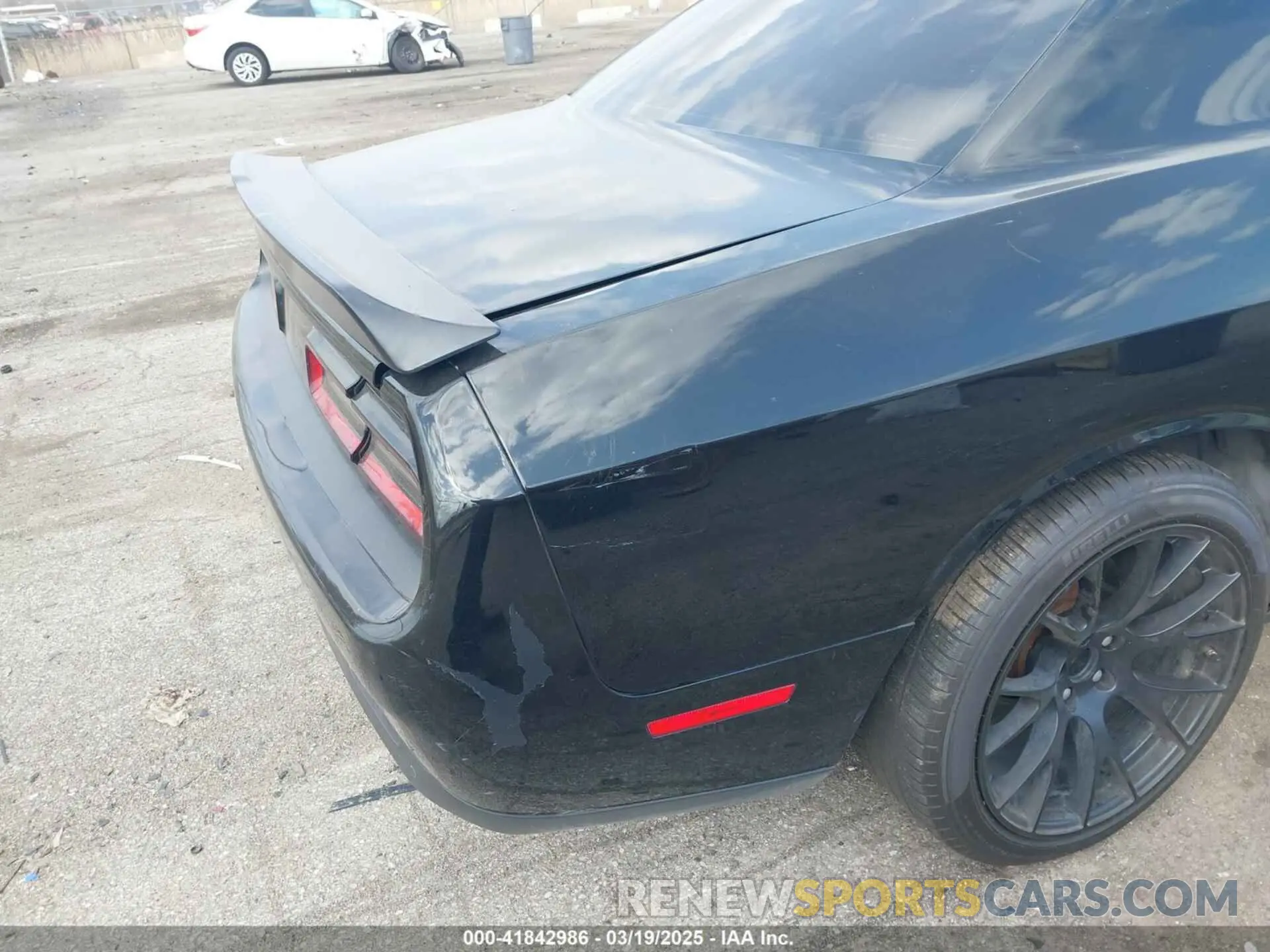 6 fotografías del automóvil dañado 2C3CDZFJ4KH618527 DODGE CHALLENGER 2019