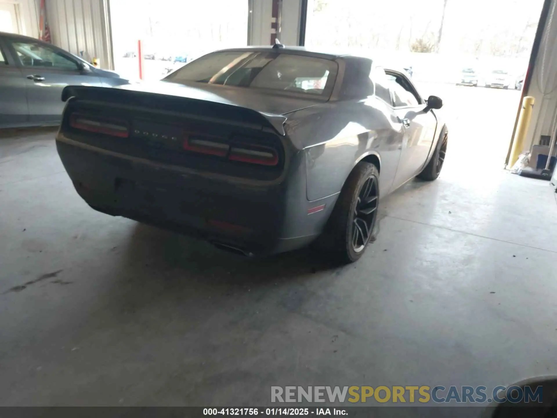 4 fotografías del automóvil dañado 2C3CDZFJ8KH561863 DODGE CHALLENGER 2019