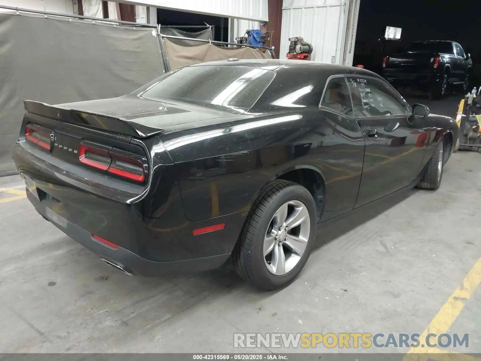 4 fotografías del automóvil dañado 2C3CDZAG5LH172868 DODGE CHALLENGER 2020