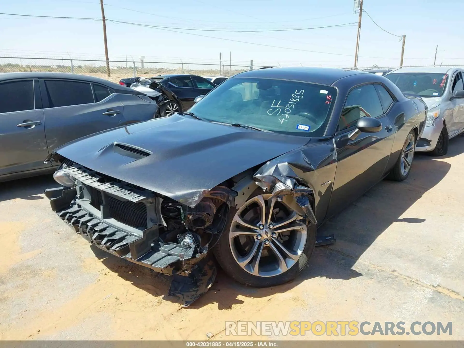 2 fotografías del automóvil dañado 2C3CDZBT4LH118375 DODGE CHALLENGER 2020