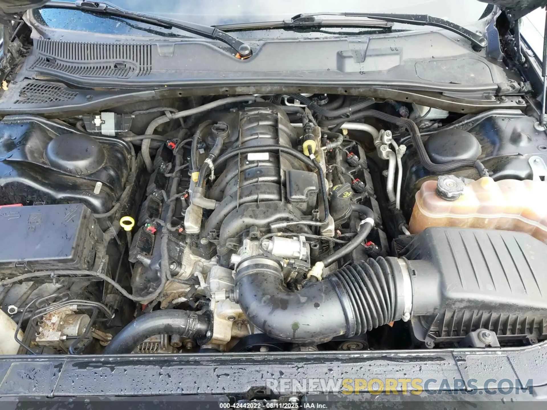 10 fotografías del automóvil dañado 2C3CDZBT4LH195070 DODGE CHALLENGER 2020