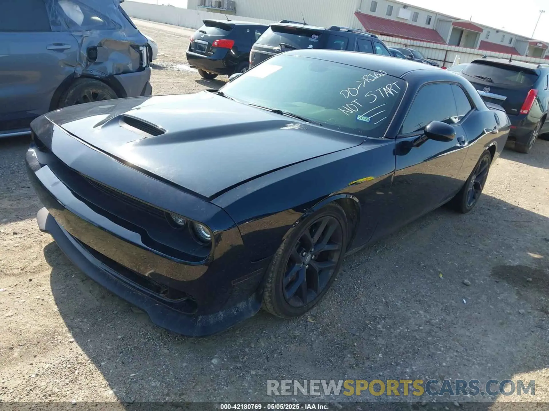 2 fotografías del automóvil dañado 2C3CDZBT6LH235939 DODGE CHALLENGER 2020