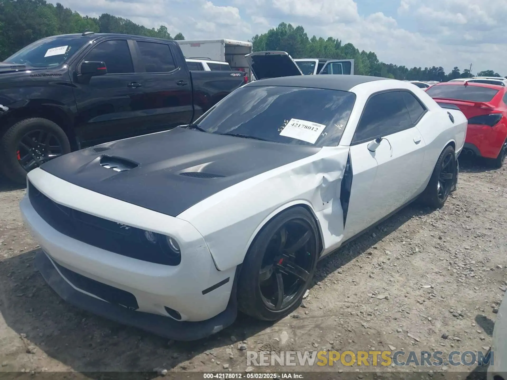 2 fotografías del automóvil dañado 2C3CDZFJ1LH117418 DODGE CHALLENGER 2020