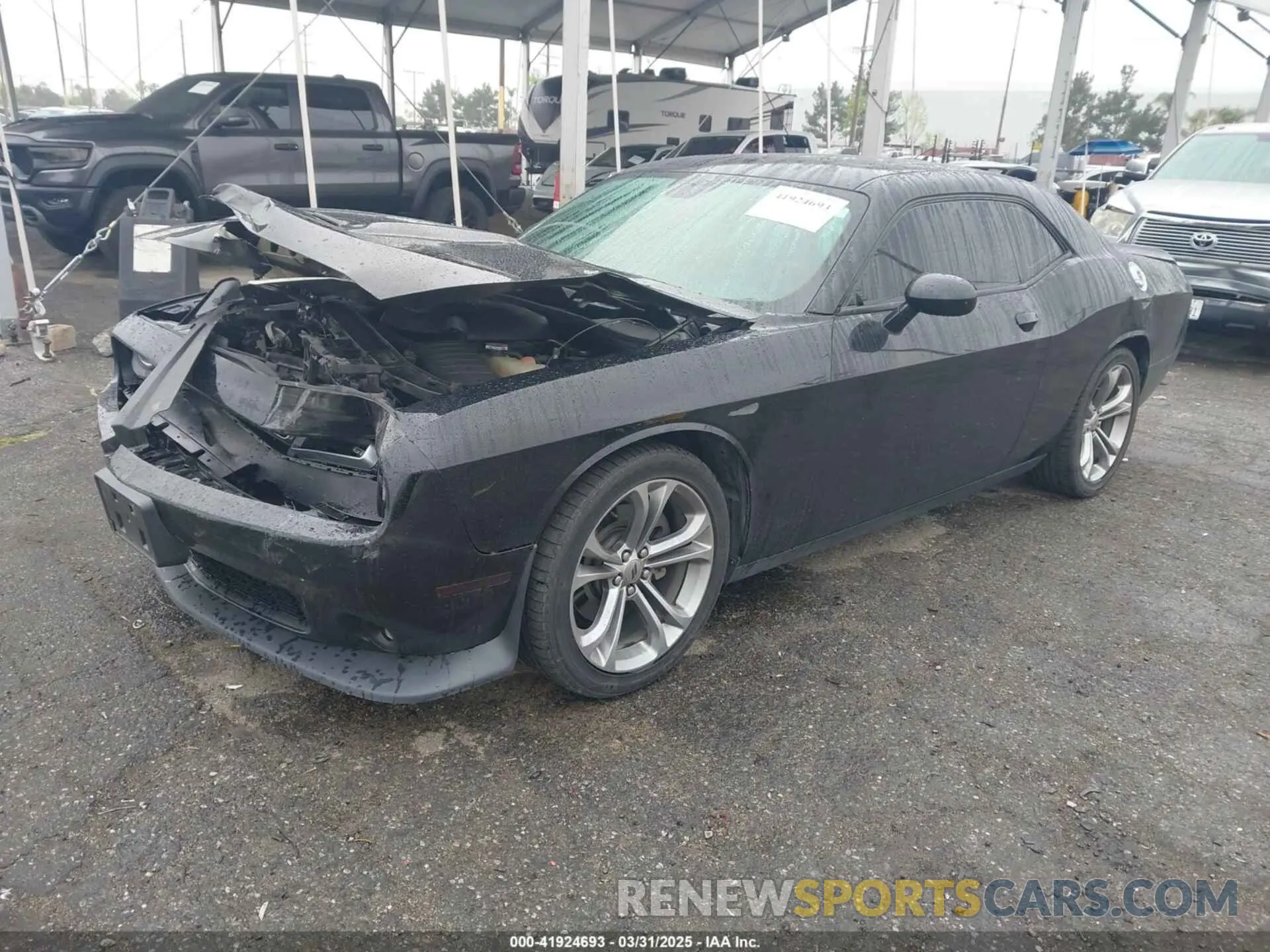 2 fotografías del automóvil dañado 2C3CDZJG5LH223379 DODGE CHALLENGER 2020
