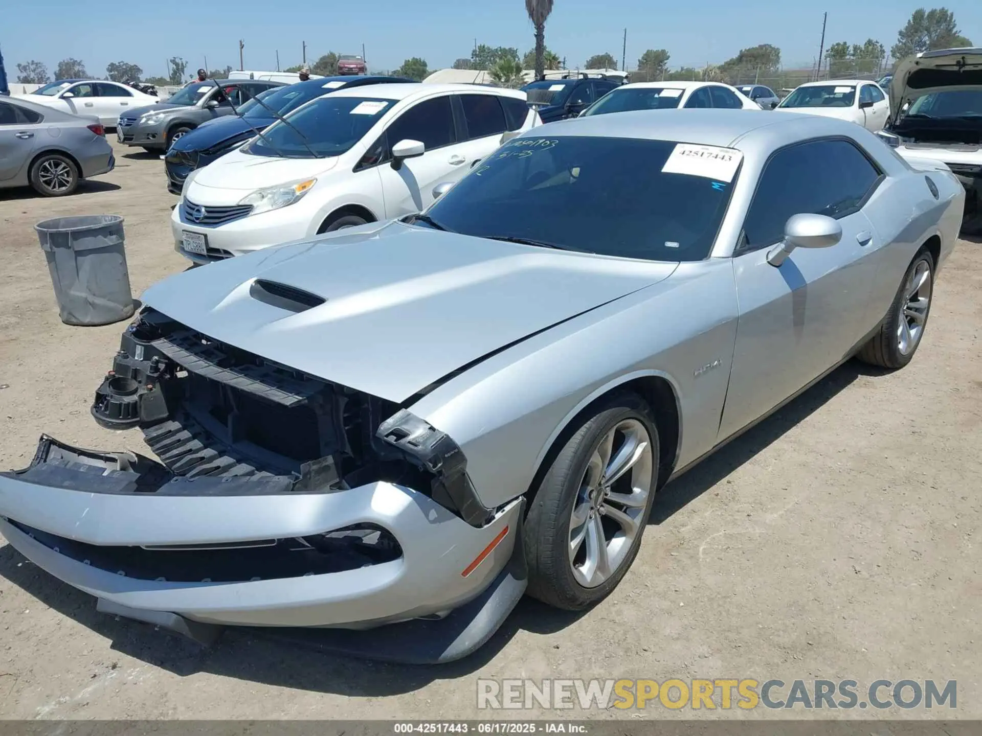 2 fotografías del automóvil dañado 2C3CDZBT0MH546803 DODGE CHALLENGER 2021