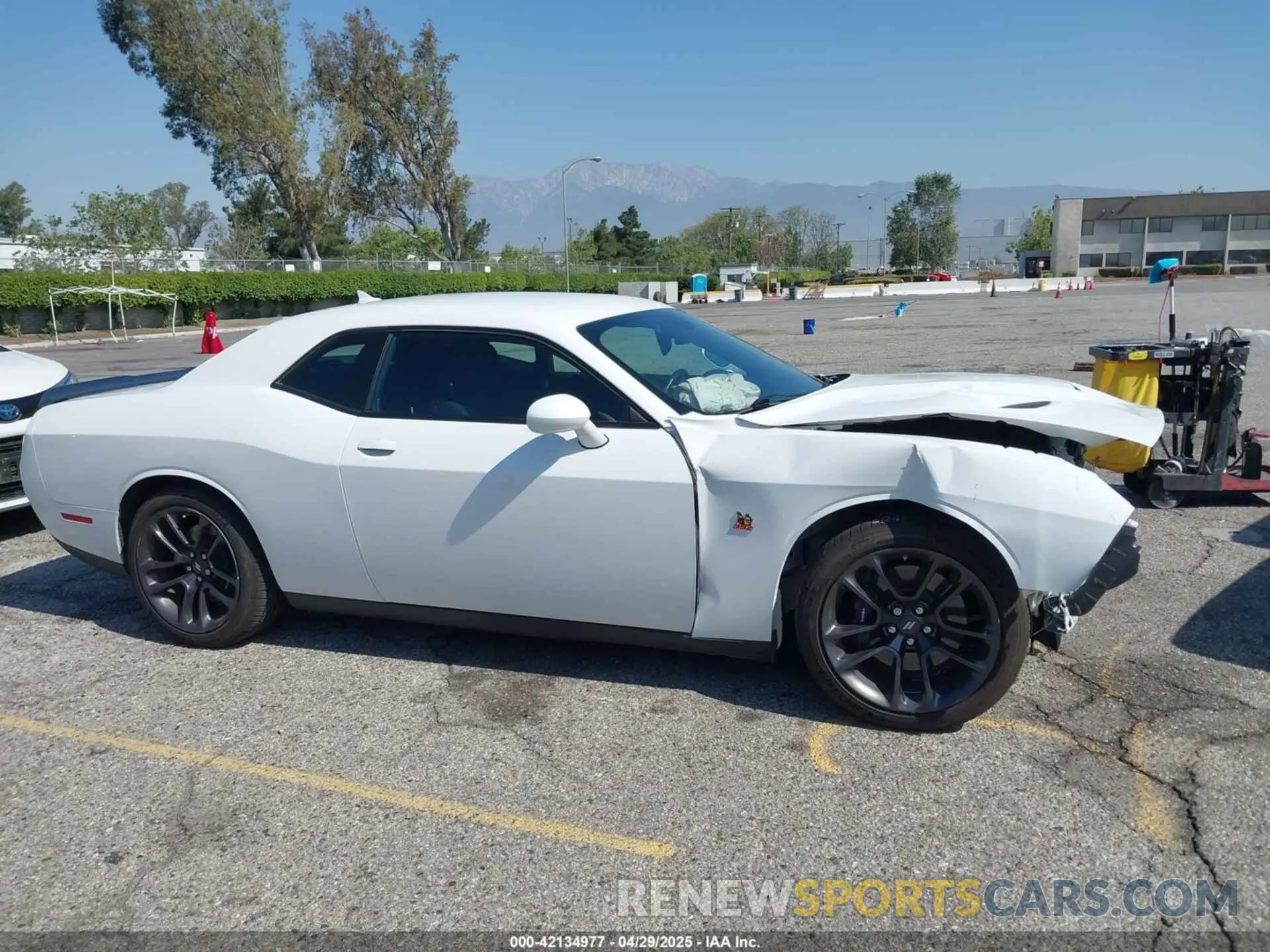 14 fotografías del automóvil dañado 2C3CDZFJ5MH530752 DODGE CHALLENGER 2021