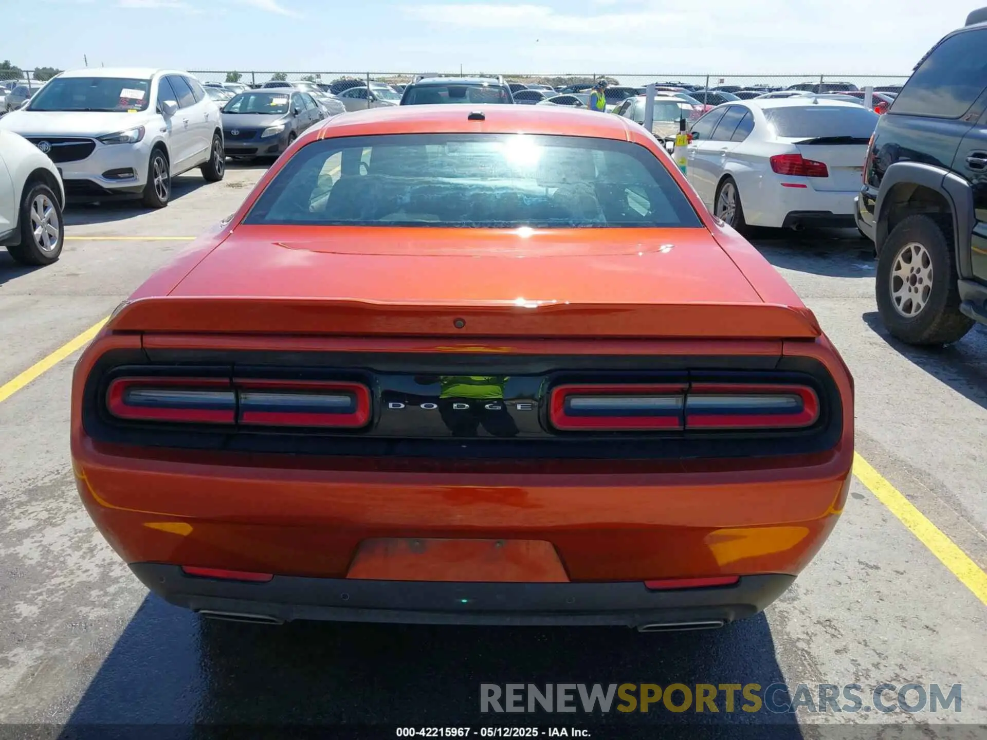 16 fotografías del automóvil dañado 2C3CDZJG1MH667666 DODGE CHALLENGER 2021