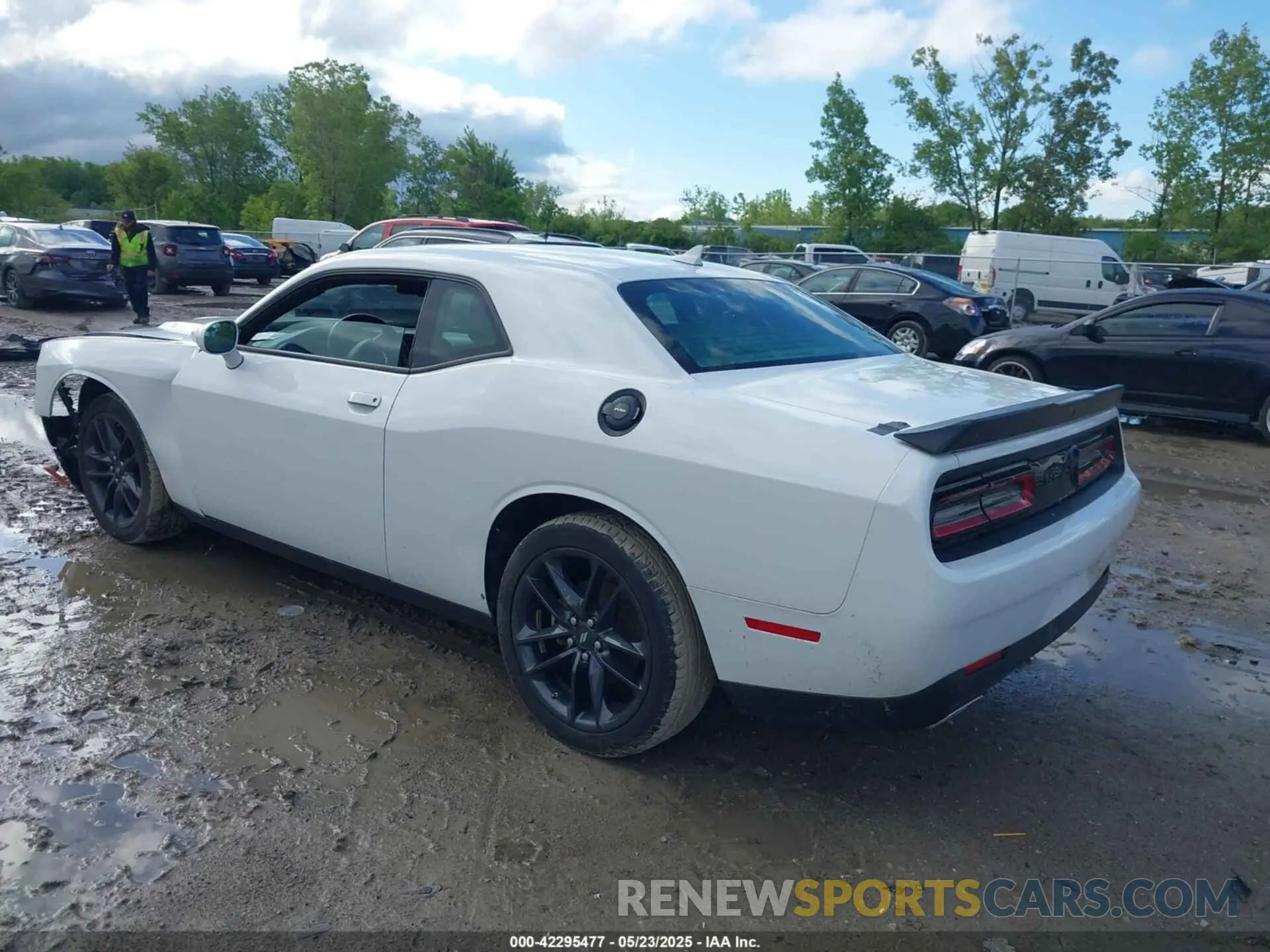 3 fotografías del automóvil dañado 2C3CDZGGXNH238891 DODGE CHALLENGER 2022