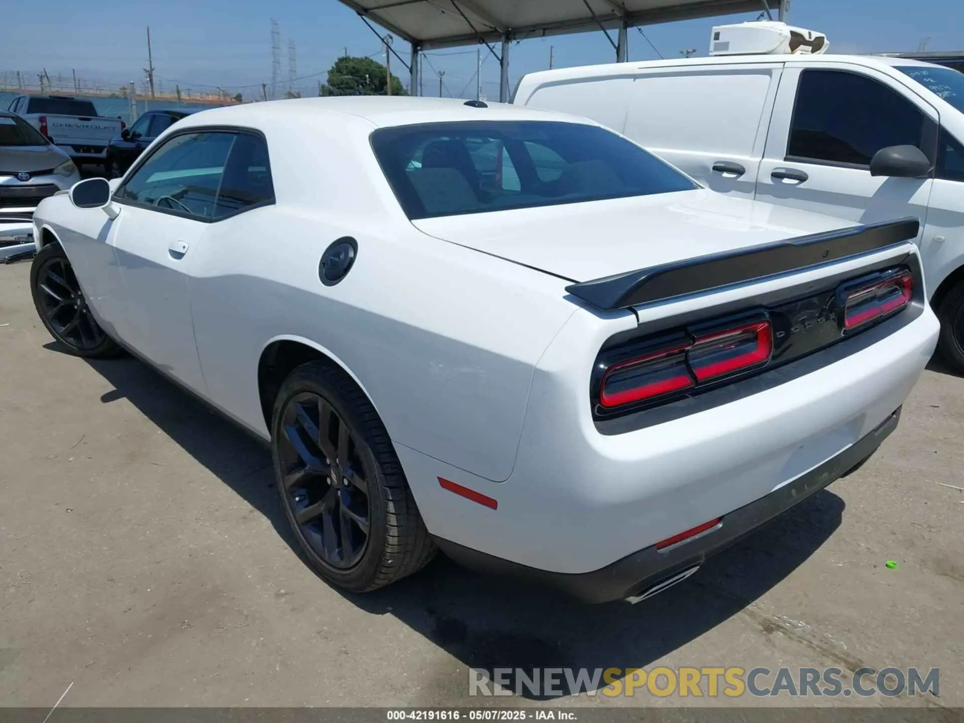 3 fotografías del automóvil dañado 2C3CDZAG5PH568191 DODGE CHALLENGER 2023