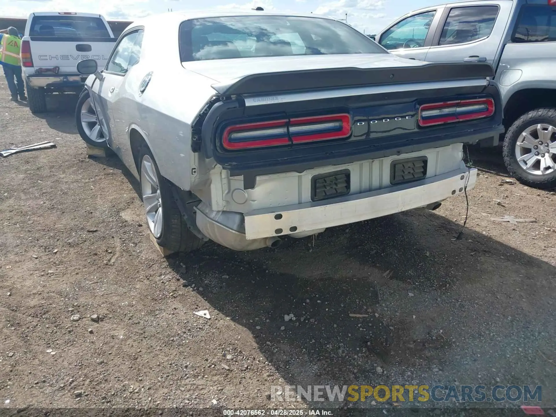 17 fotografías del automóvil dañado 2C3CDZAG9PH565830 DODGE CHALLENGER 2023