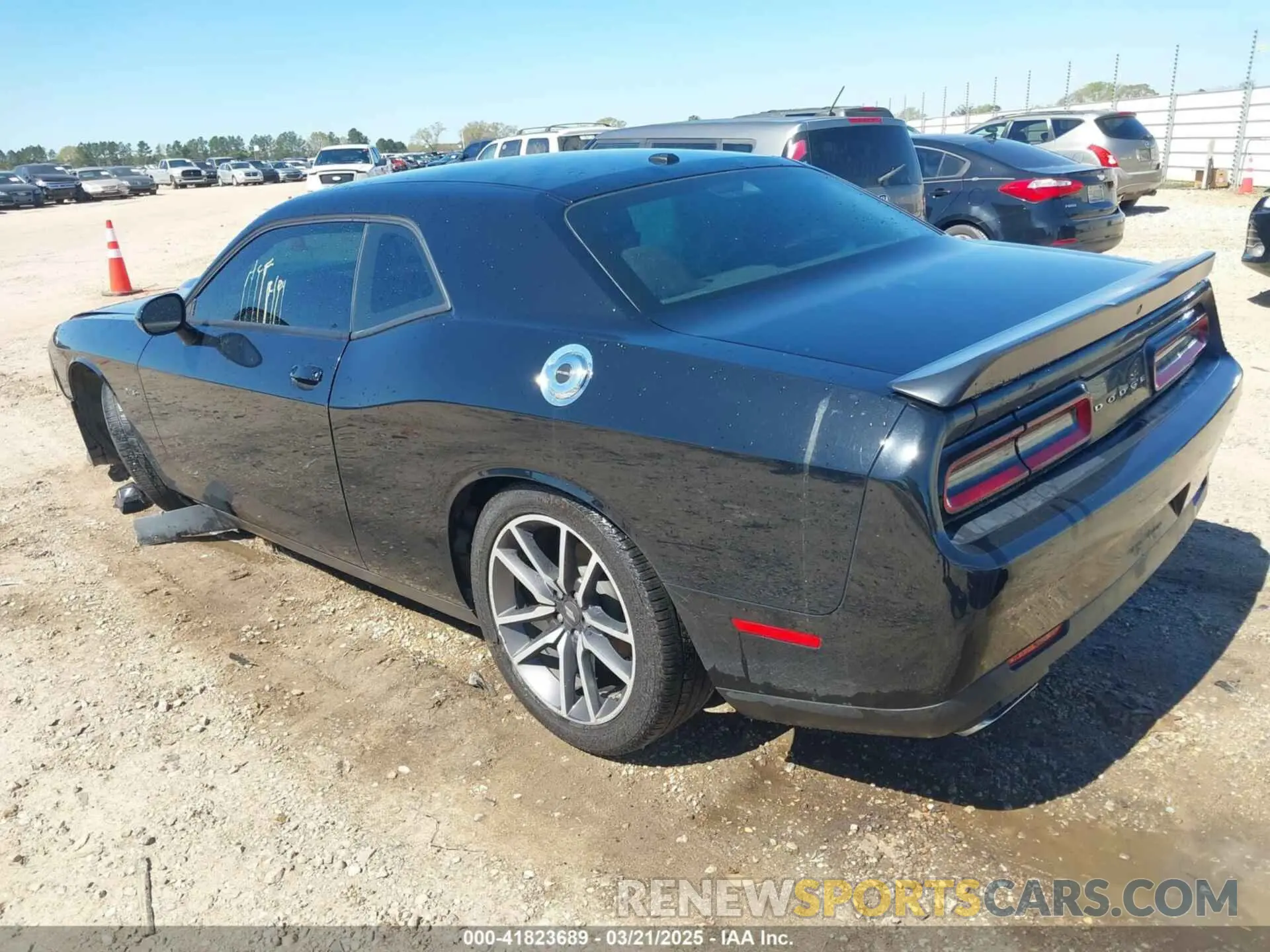 3 fotografías del automóvil dañado 2C3CDZBT1PH540075 DODGE CHALLENGER 2023