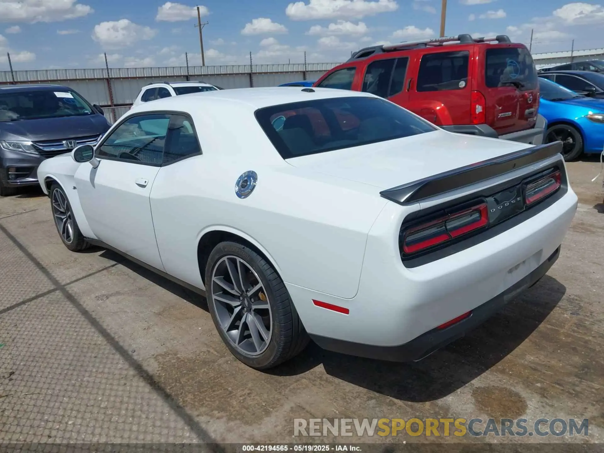 3 fotografías del automóvil dañado 2C3CDZBT1PH545678 DODGE CHALLENGER 2023
