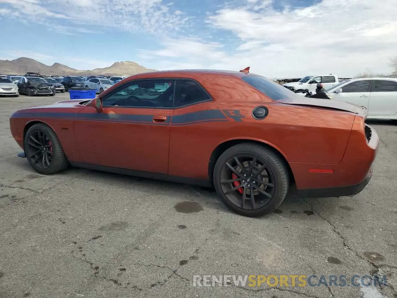 2 fotografías del automóvil dañado 2C3CDZBT5PH591028 DODGE CHALLENGER 2023
