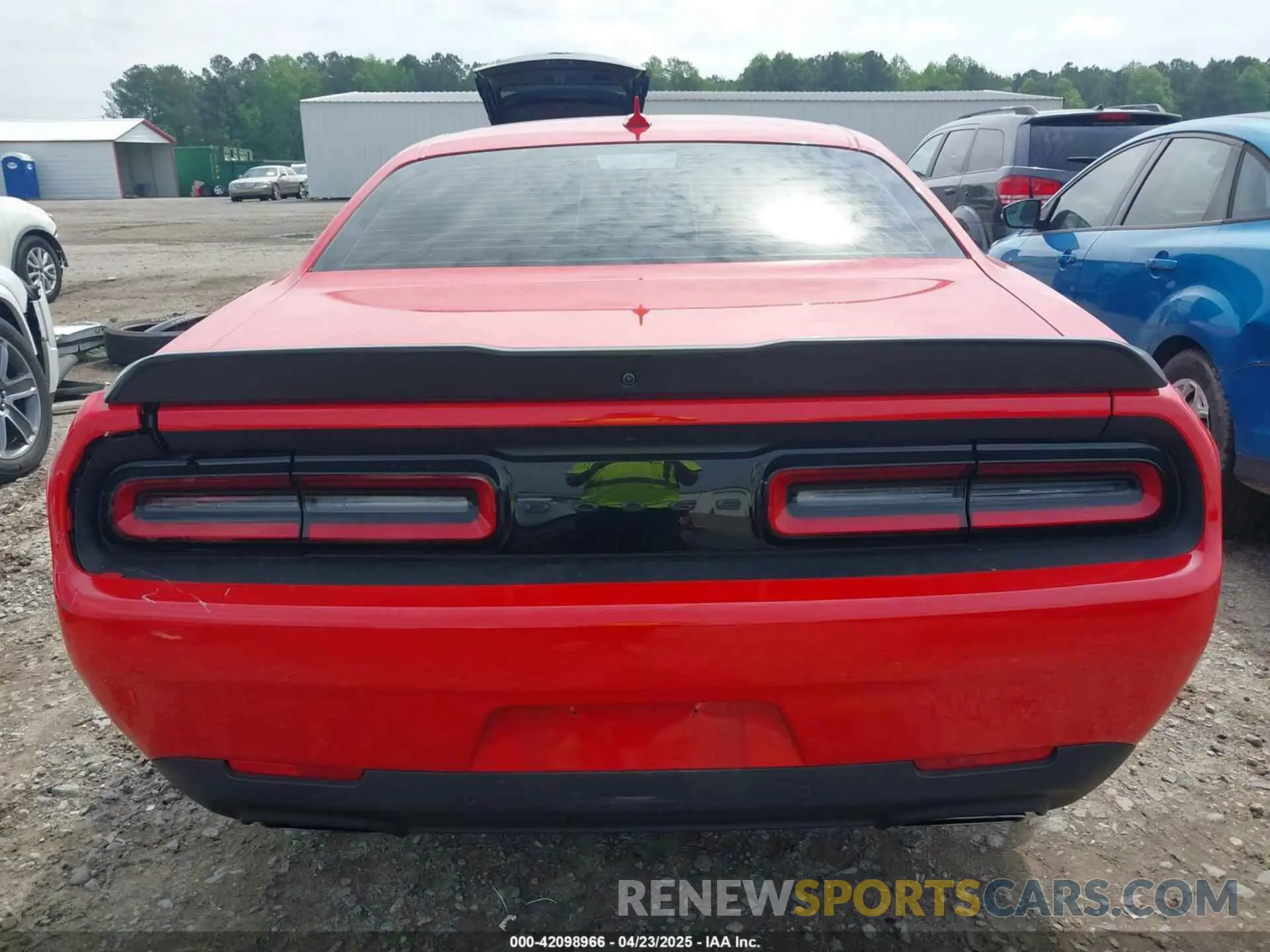 16 fotografías del automóvil dañado 2C3CDZBT5PH685684 DODGE CHALLENGER 2023