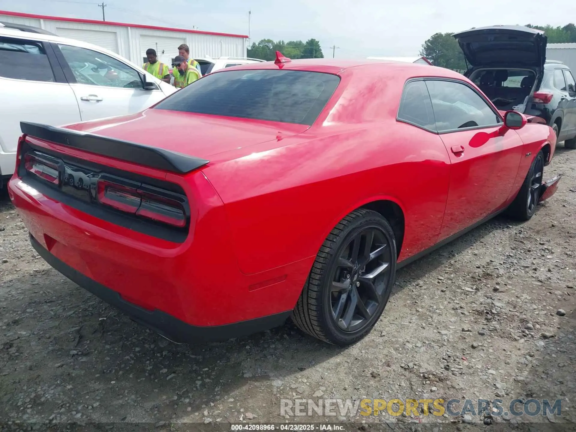 4 fotografías del automóvil dañado 2C3CDZBT5PH685684 DODGE CHALLENGER 2023