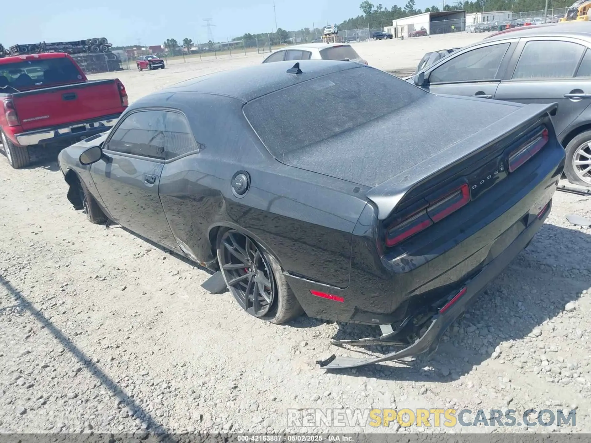 3 fotografías del automóvil dañado 2C3CDZFJ4PH520489 DODGE CHALLENGER 2023