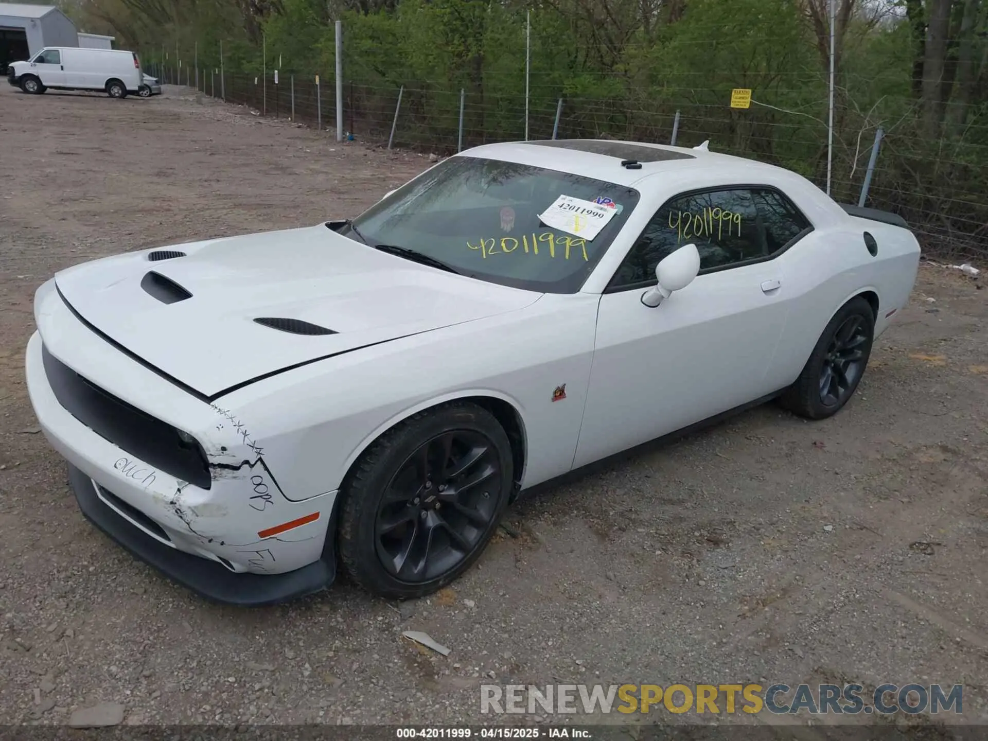 2 fotografías del automóvil dañado 2C3CDZFJ5PH693597 DODGE CHALLENGER 2023