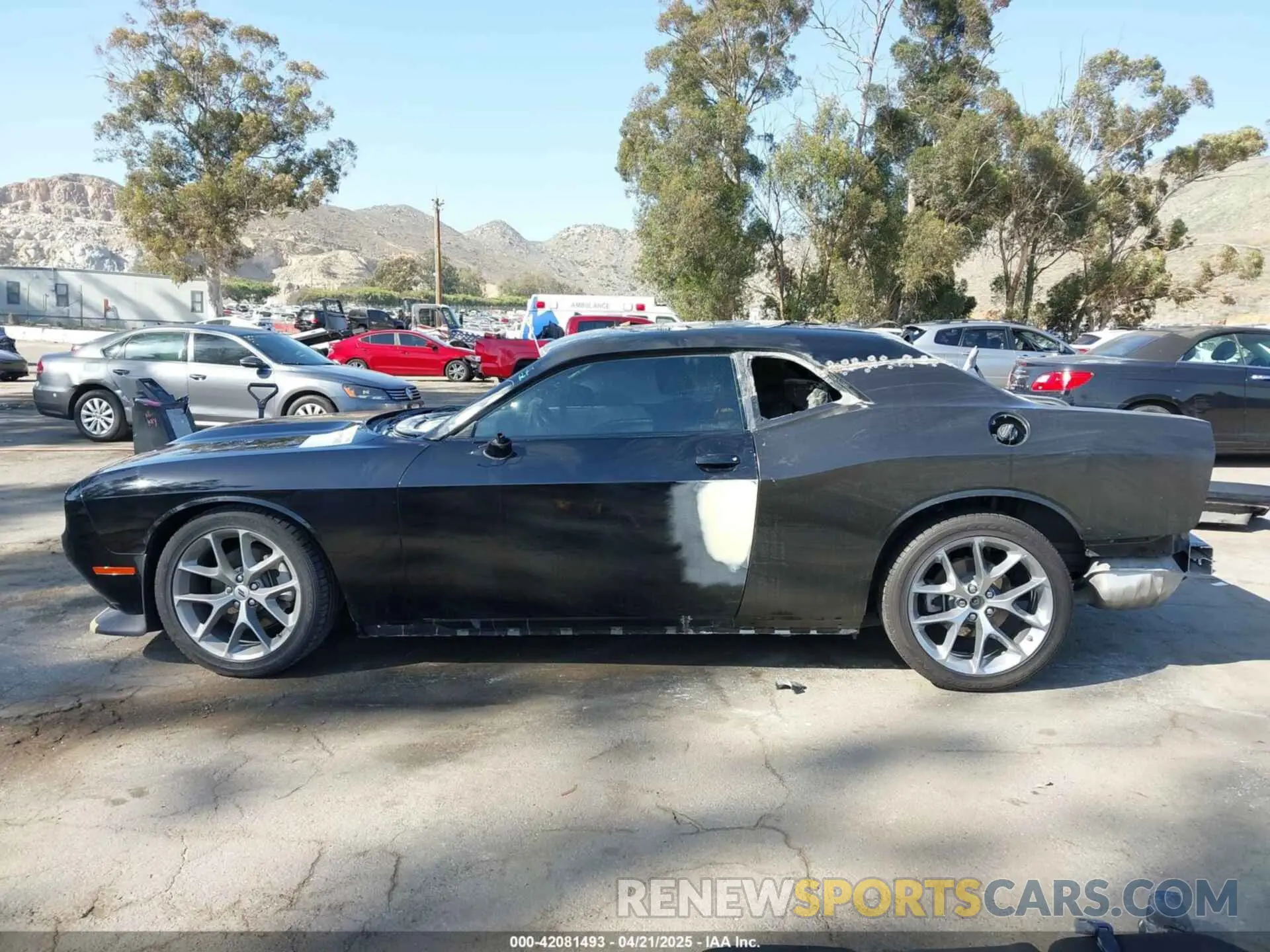 15 fotografías del automóvil dañado 2C3CDZJG2PH652808 DODGE CHALLENGER 2023