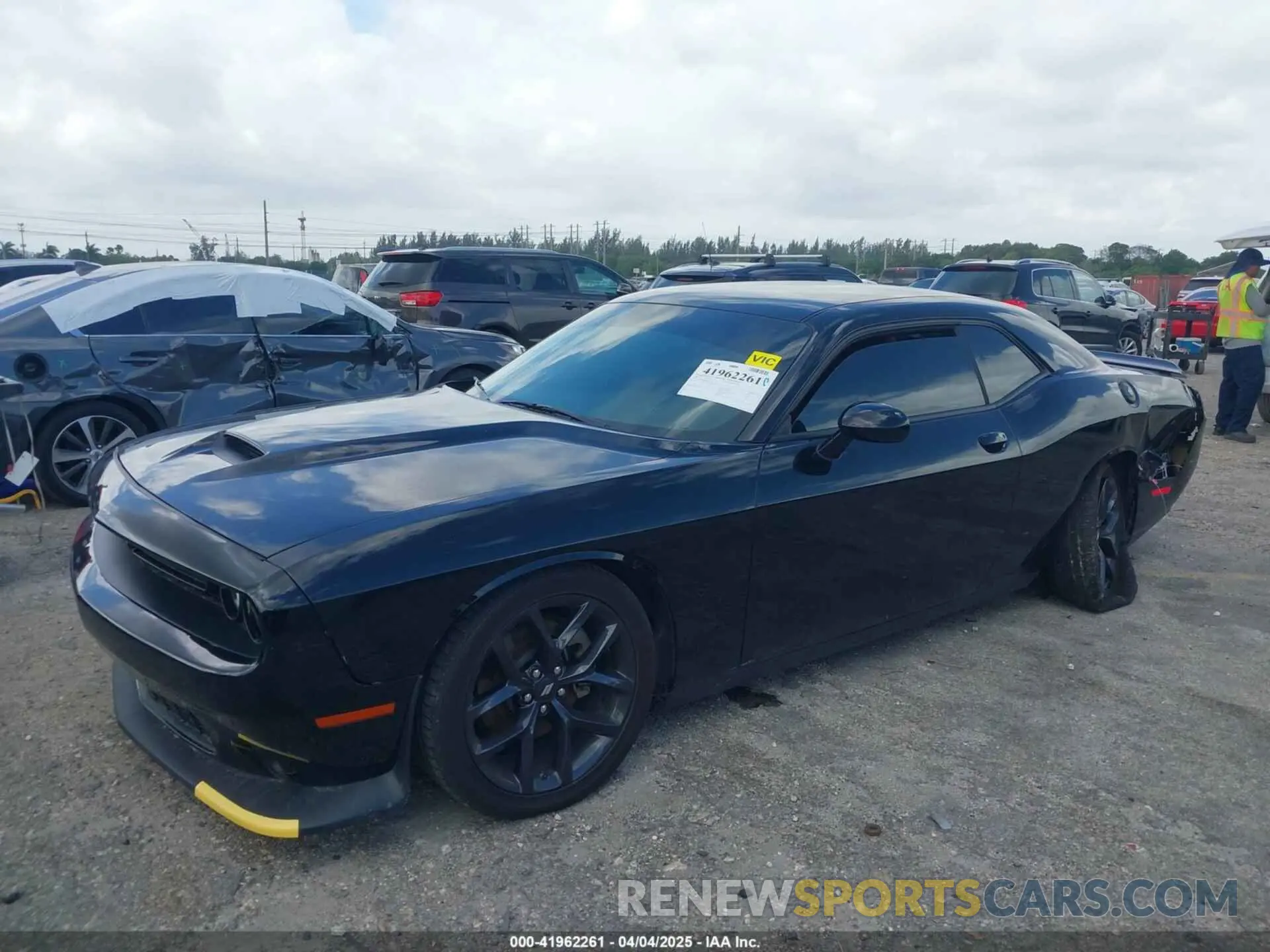 2 fotografías del automóvil dañado 2C3CDZJG6PH695225 DODGE CHALLENGER 2023