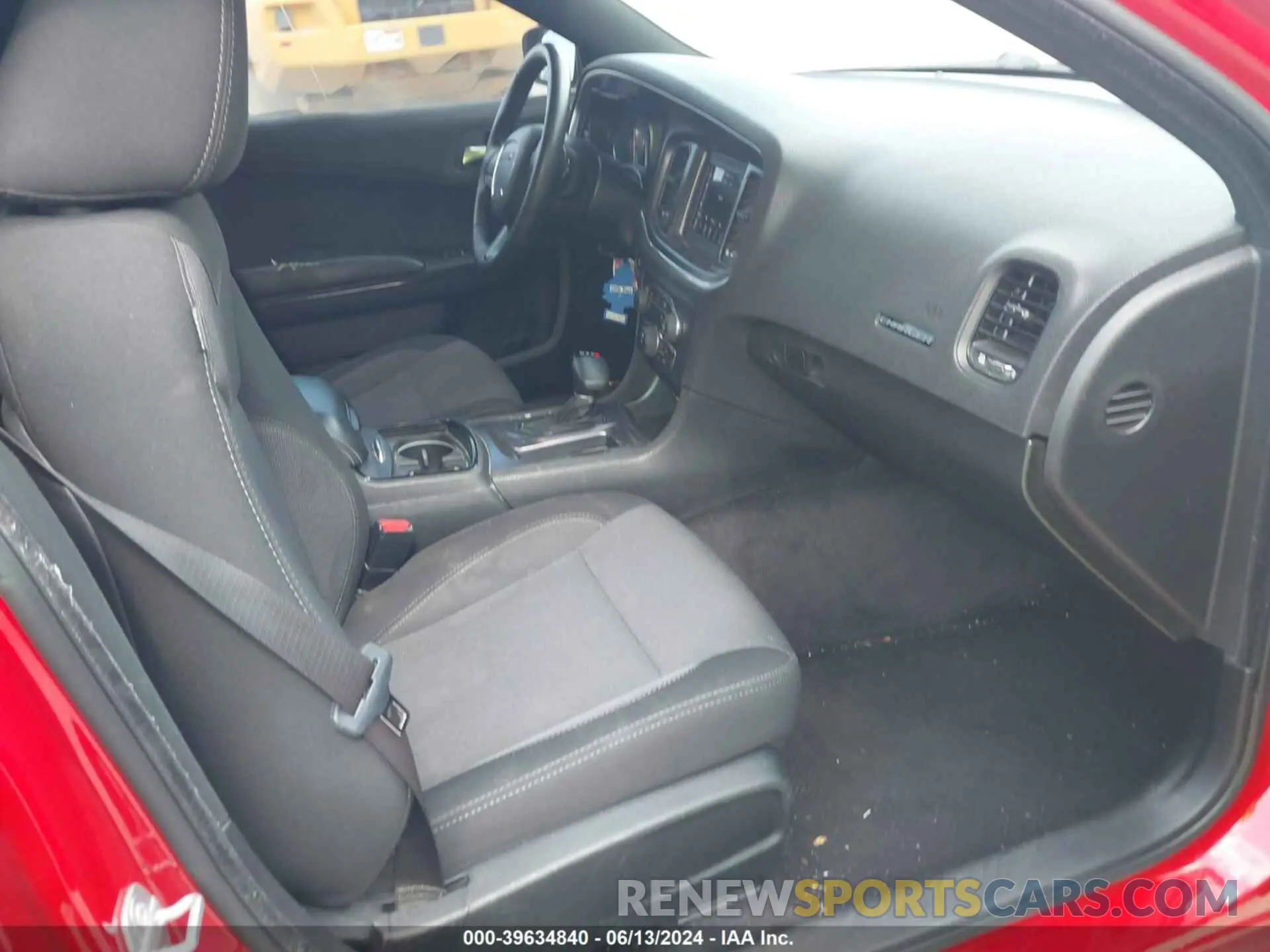 5 fotografías del automóvil dañado 2C3CDXBG6JH336757 DODGE CHARGER 2018