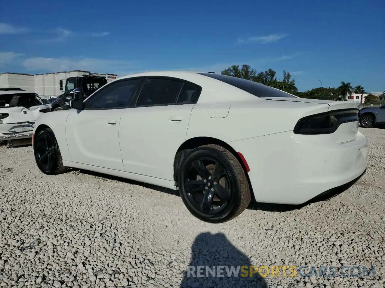 2 fotografías del automóvil dañado 2C3CDXAT1KH585371 DODGE CHARGER 2019